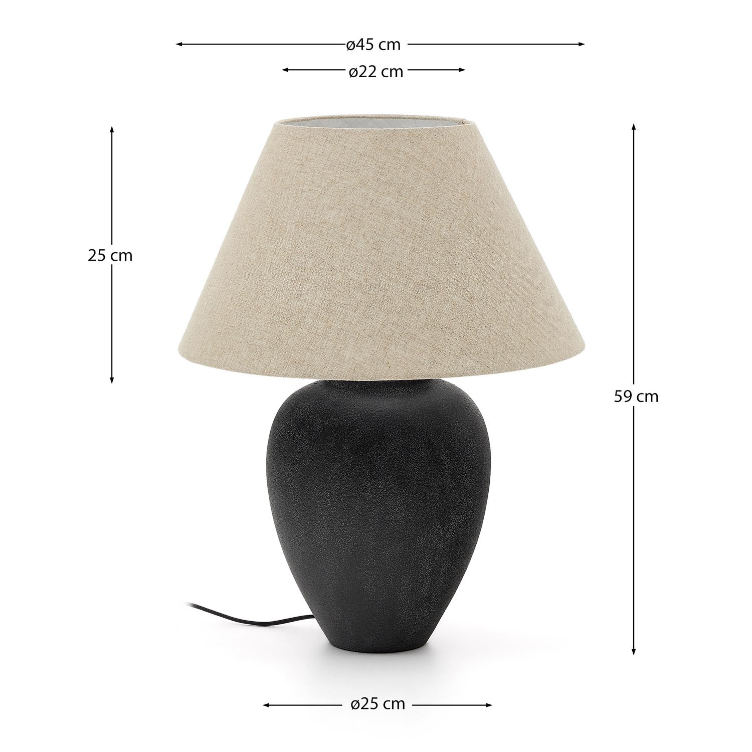 Elegante Mercadal Tischlampe aus Keramik in Schwarz von Kave Home.