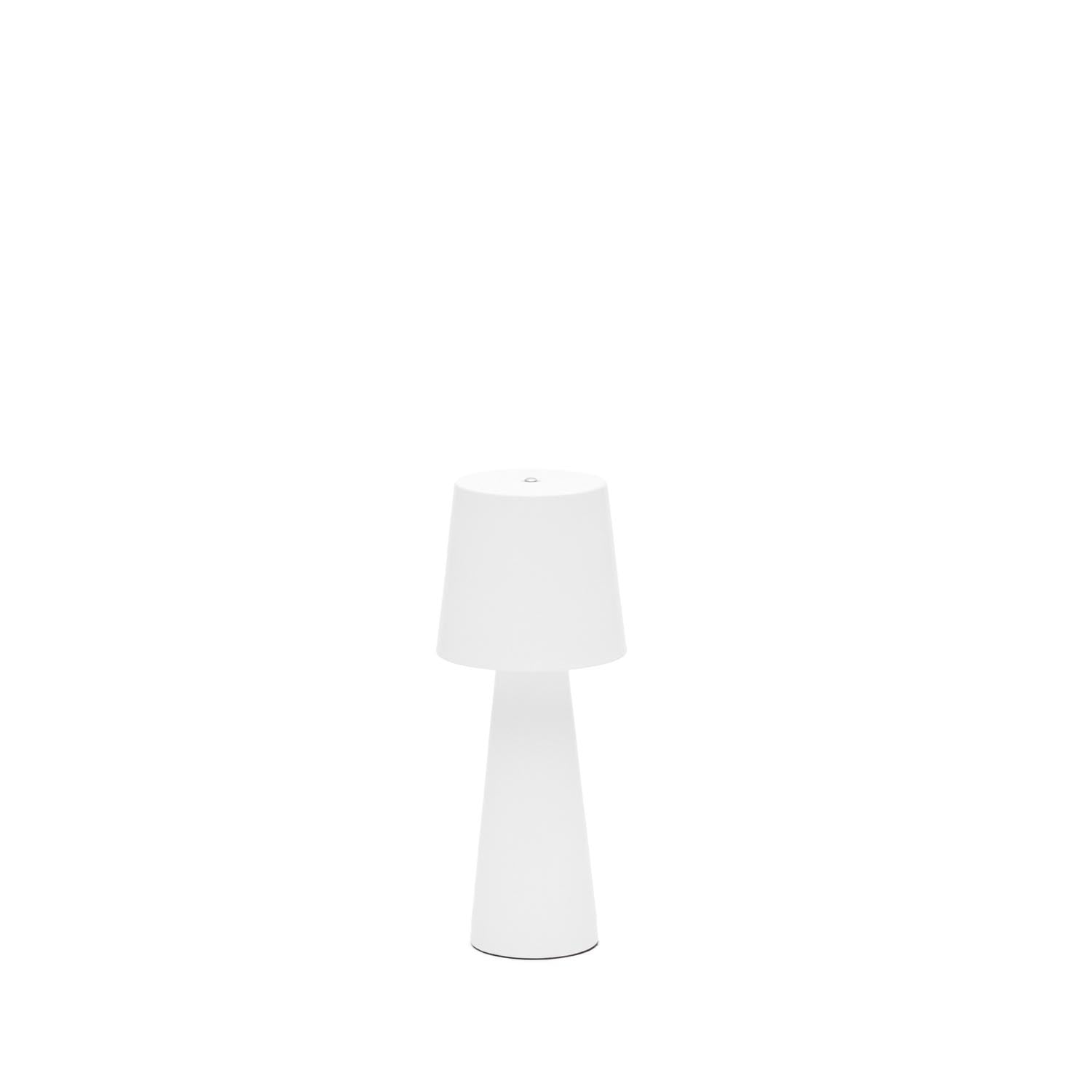 Kave Home Arenys: Kleine, tragbare Outdoor-Tischlampe aus Metall mit weißem Finish. Minimalistisch, stilvoll, ideal für Terrasse & Garten.