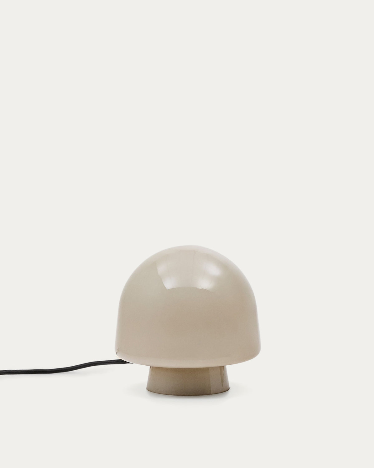 Tischleuchte Reig aus grauem Glas in Weiss präsentiert im Onlineshop von KAQTU Design AG. Tischleuchte ist von Kave Home
