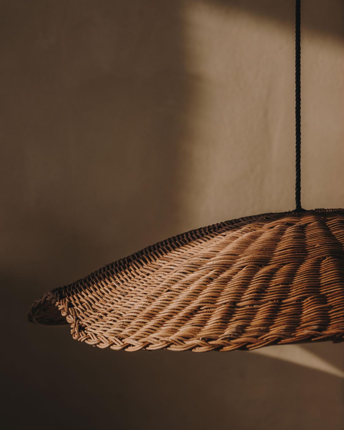 Eleganter Rattan-Lampenschirm Ø 80 cm für stilvolle Pendelleuchten.