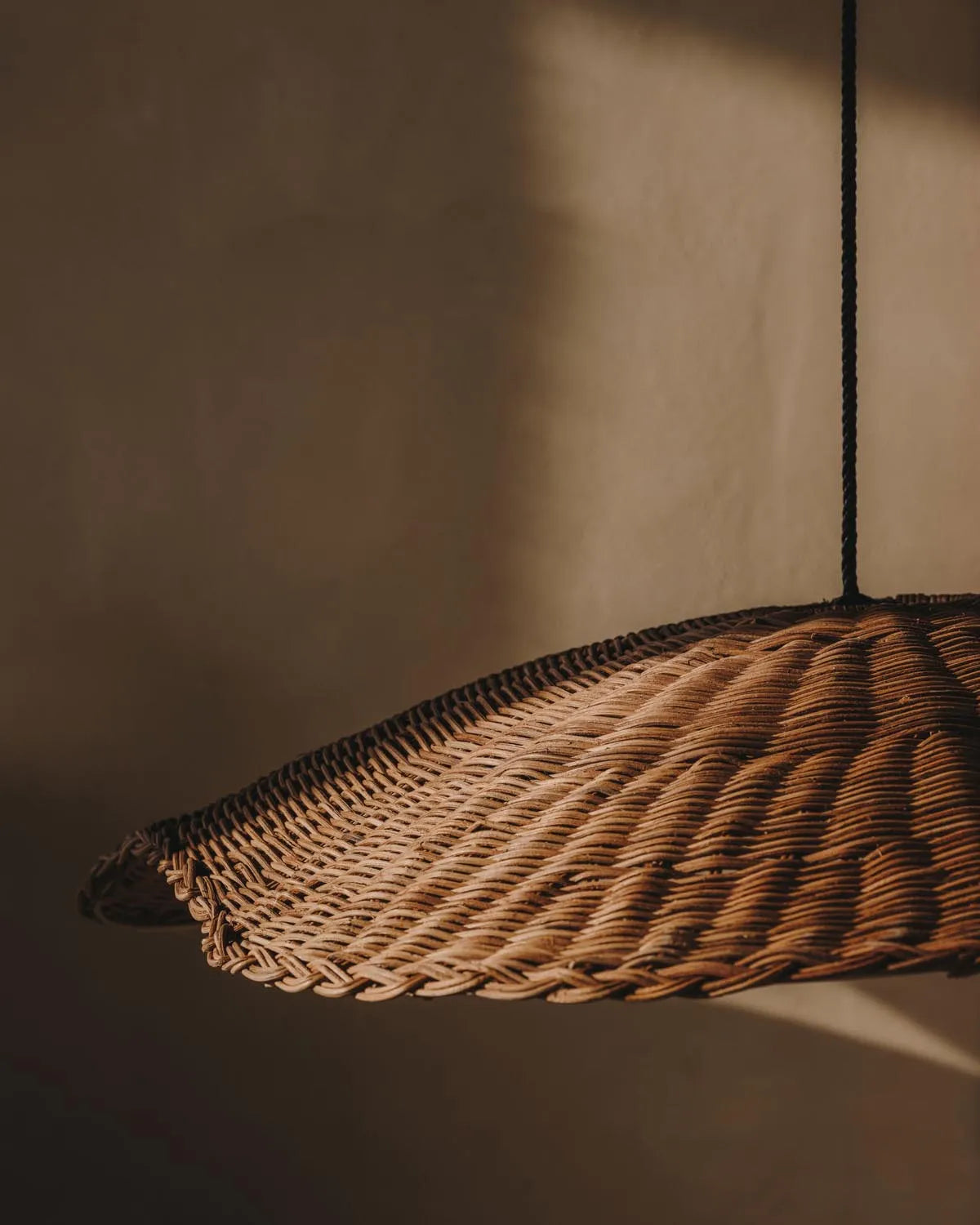 Eleganter Rattan-Lampenschirm Ø 80 cm für stilvolle Pendelleuchten.