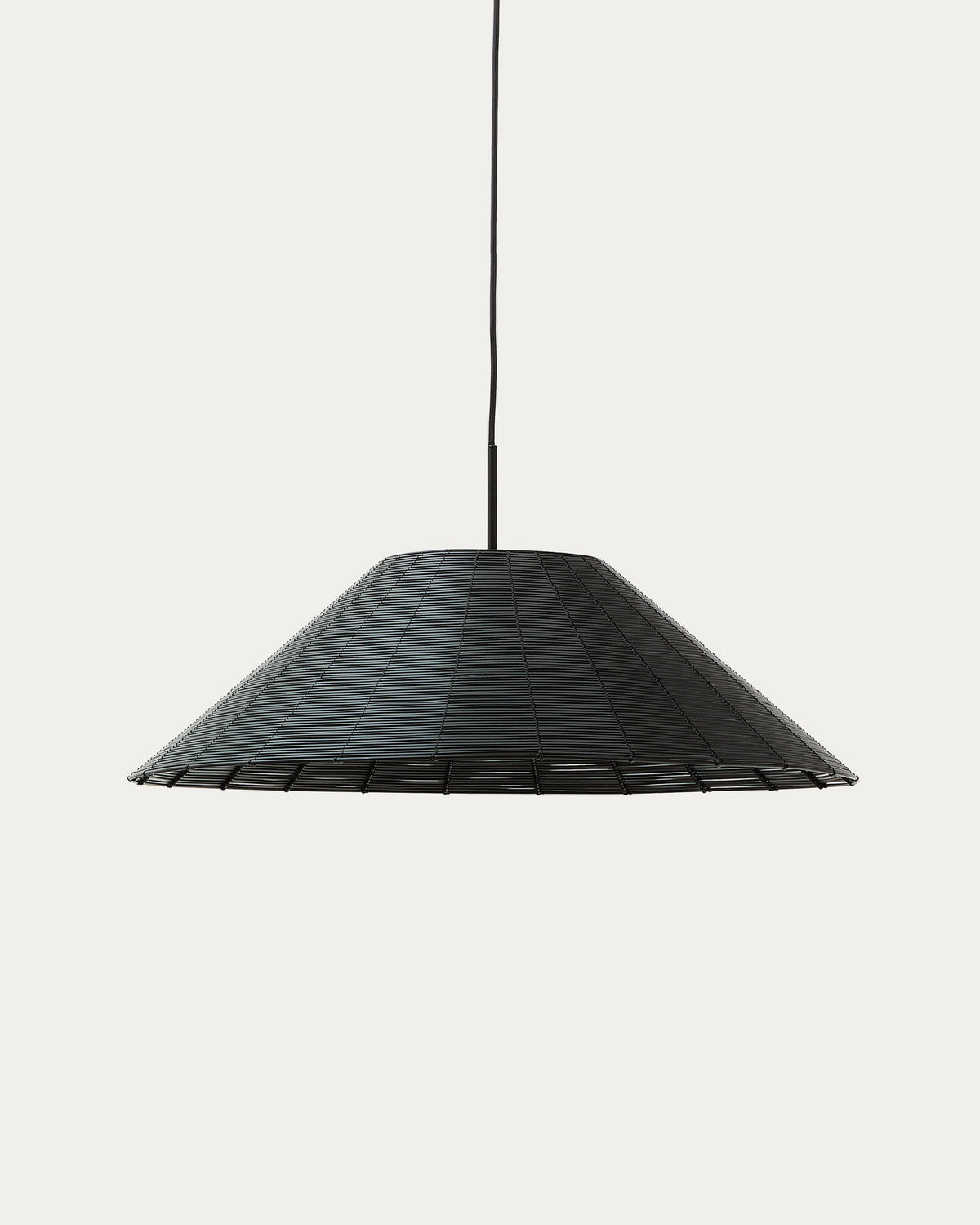Lampenschirm für Outdoor-Deckenleuchte Saranella aus synthetischem Rattan in Schwarz Ø 70 cm in  präsentiert im Onlineshop von KAQTU Design AG. Pendelleuchte ist von Kave Home