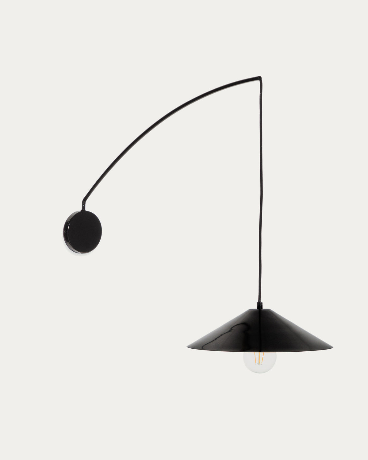 Wandleuchte Kally aus Metall mit schwarz lackiertem Finish in Schwarz präsentiert im Onlineshop von KAQTU Design AG. Wandleuchte ist von Kave Home