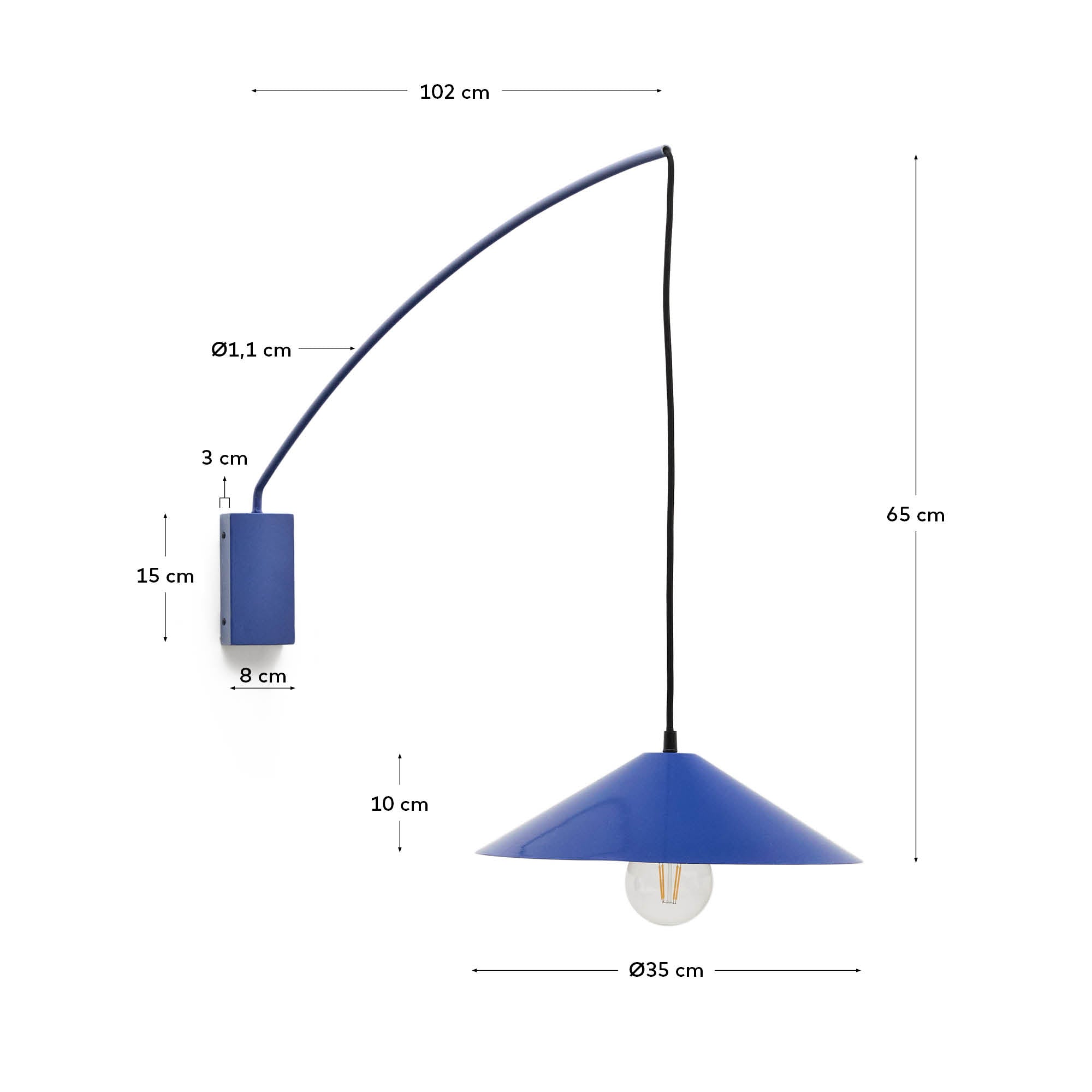 Die Wandleuchte Kally von Kave Home besticht durch ihr modernes Design aus Metall mit stilvollem, blauem Finish – ein eleganter Blickfang.