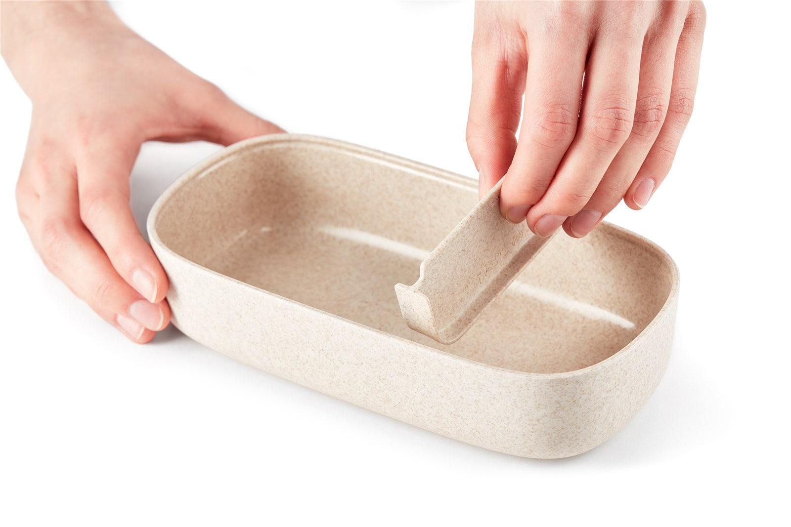 Lunchbox To Go Organic, 1l 19.2x10x11cm in Beige präsentiert im Onlineshop von KAQTU Design AG. Aufbewahrungsbehälter ist von Lékué