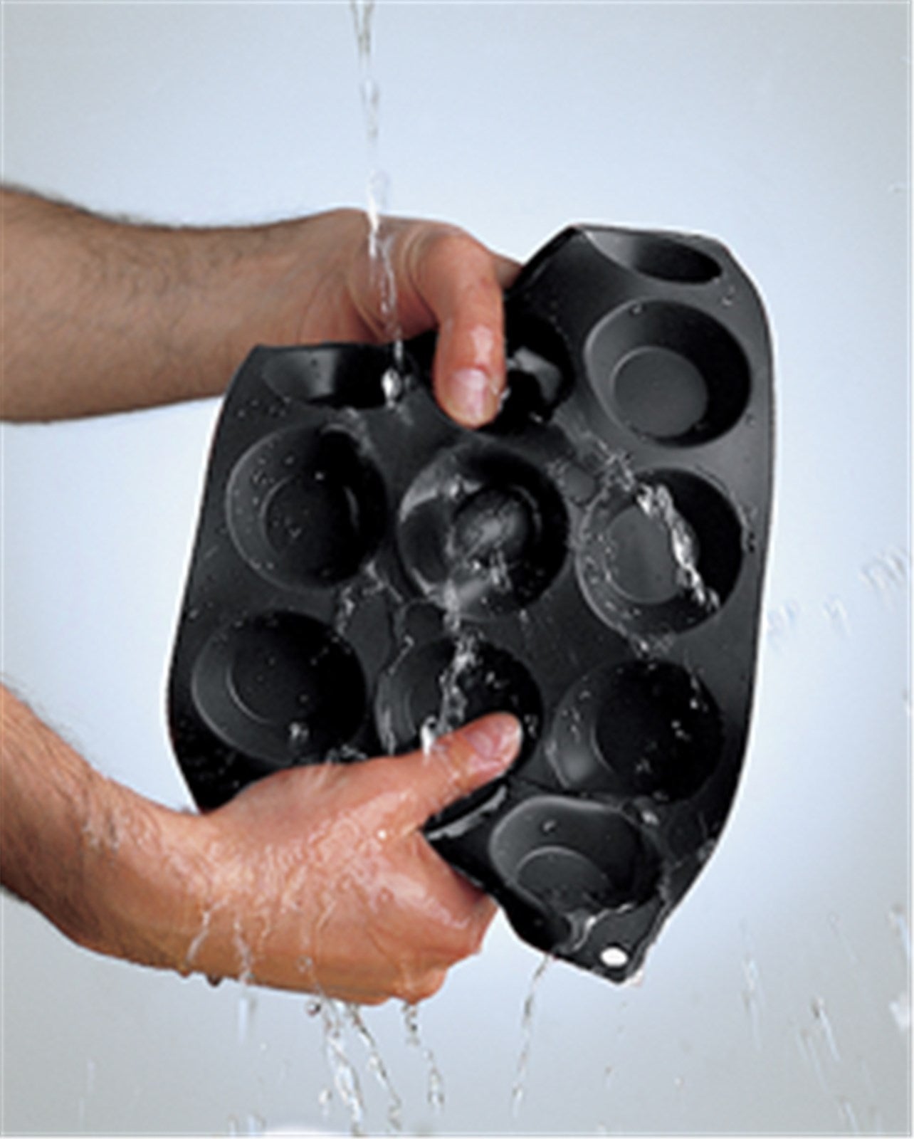 Backform 15er Tartelett schwarz, Ø5cm h:1.7 cm in Schwarz präsentiert im Onlineshop von KAQTU Design AG. Backen ist von Lékué