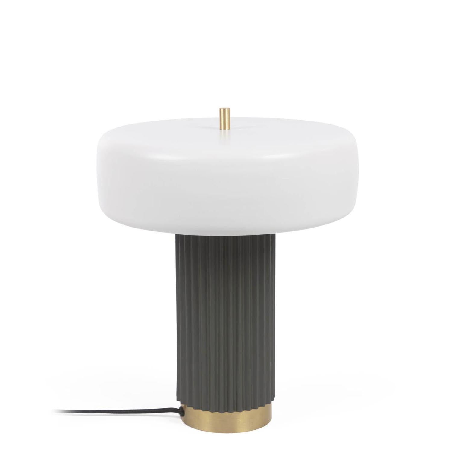 Serenella Tischlampe: Elegantes Weiß-Grün-Finish, robustes Eisen, Retro-Charme. Perfekt für Nachttische und Wohnbereiche.