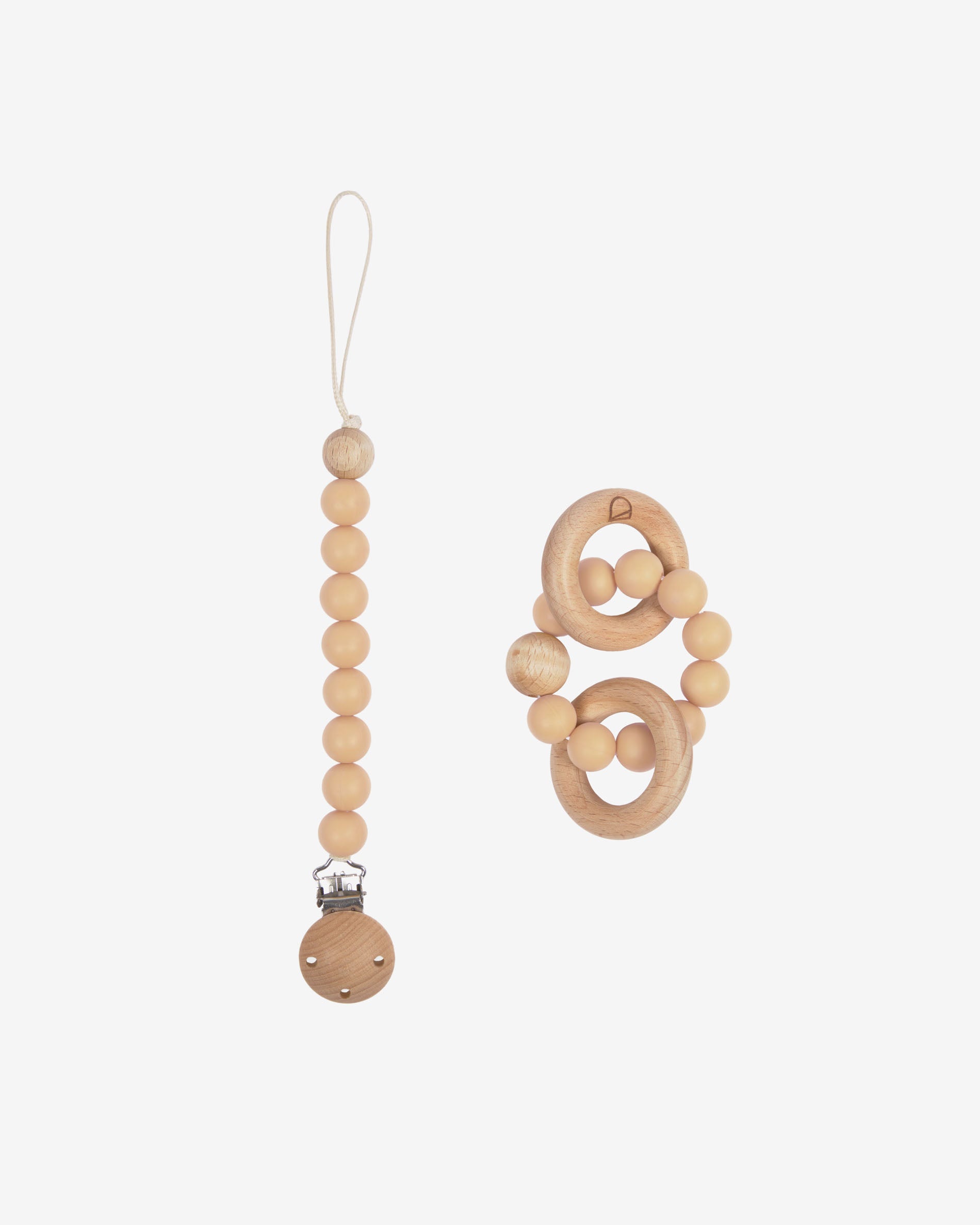 Set Epiphany Schnullerkette und Beissring aus beige Silikon und Holz in Beige präsentiert im Onlineshop von KAQTU Design AG. Figuren / Objekte Kids ist von Kave Home
