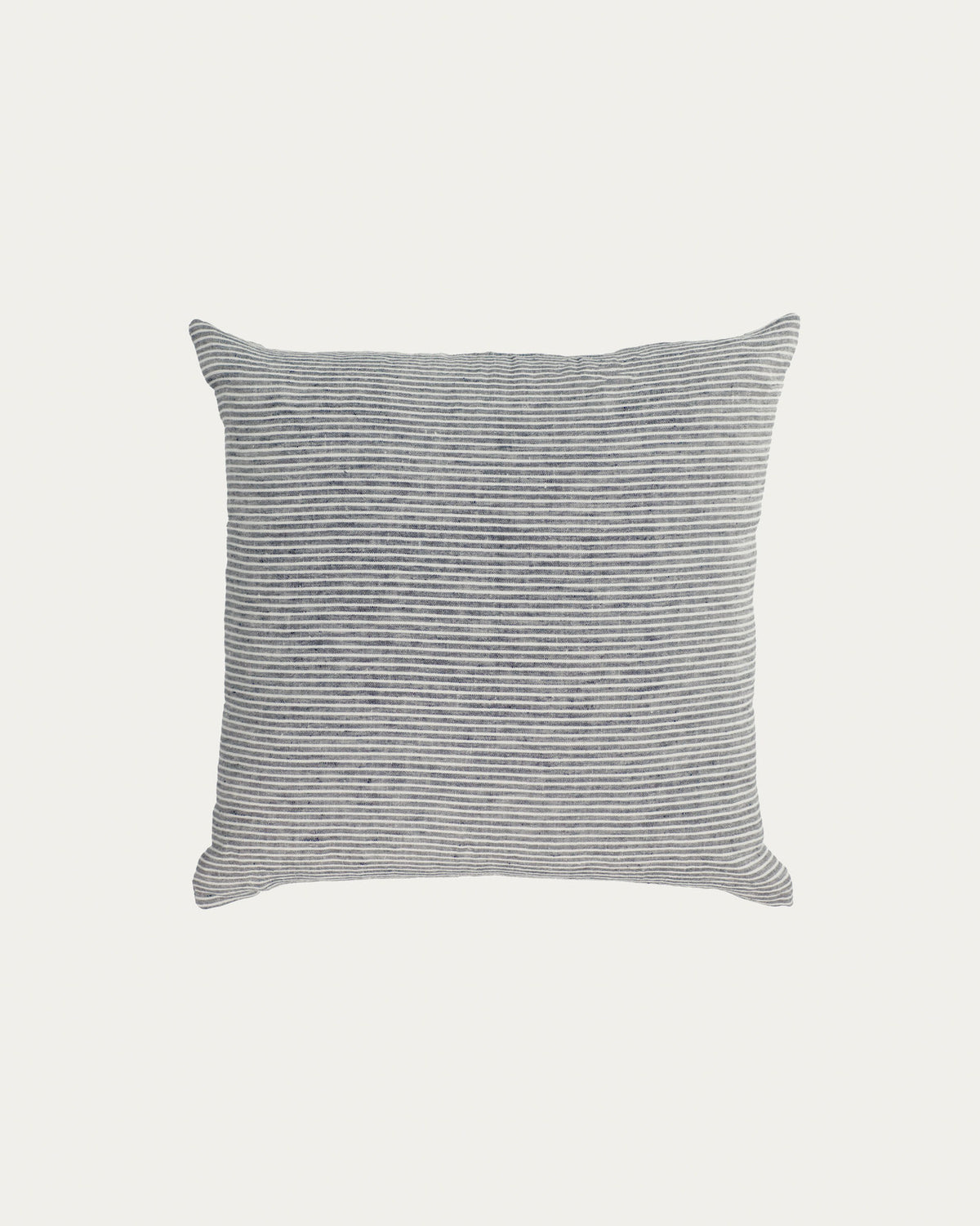 Marena Kissenbezug 100% Leinen schwarz und weiss gestreift 45 x 45 cm in Schwarz, Weiss präsentiert im Onlineshop von KAQTU Design AG. Deko Kissenbezug ist von Kave Home