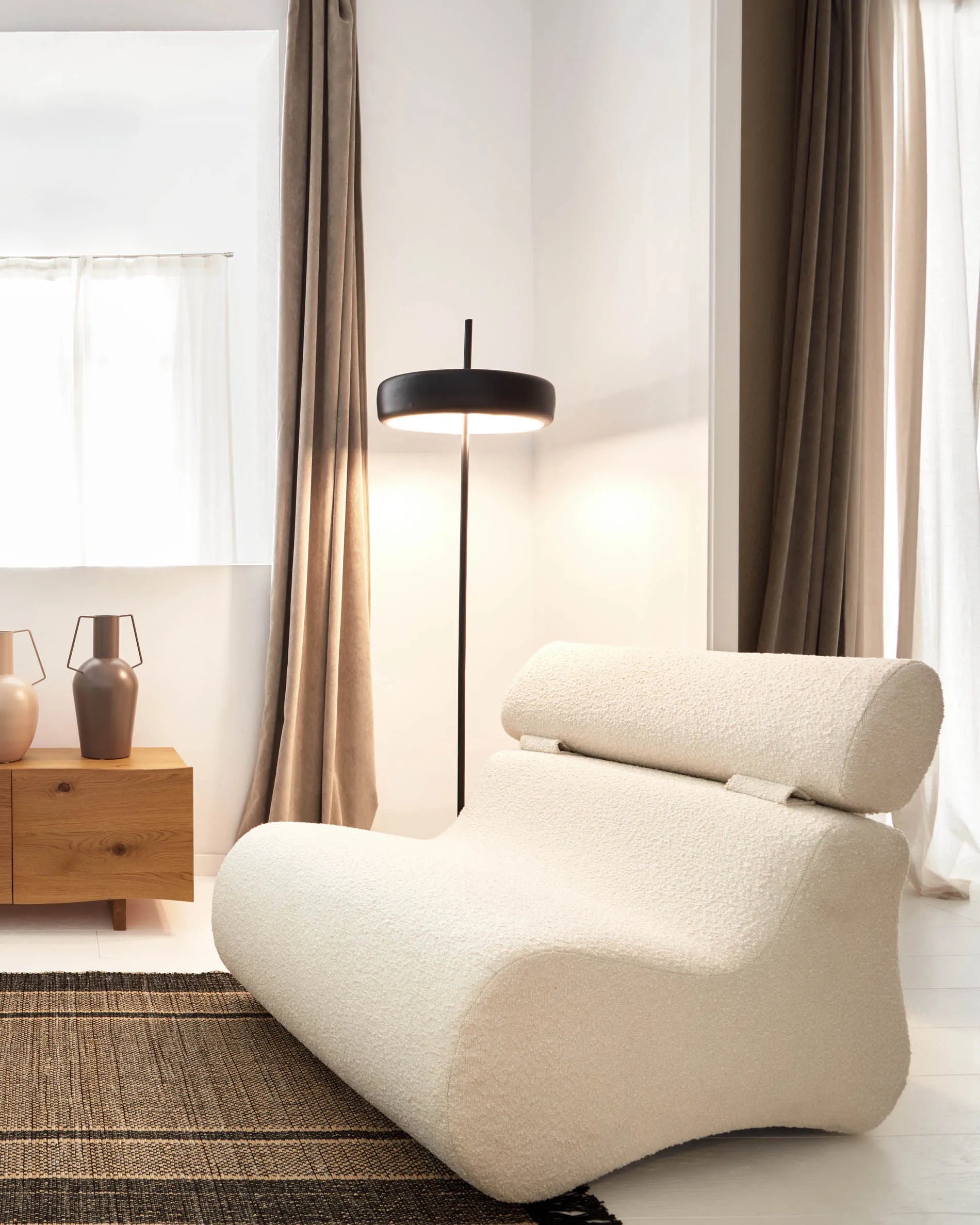 Eleganter Vorhang aus Baumwolle und Leinen, 140x270 cm, in Weiß. Perfekt für lichtdurchflutete Räume und stilvolle Akzente.