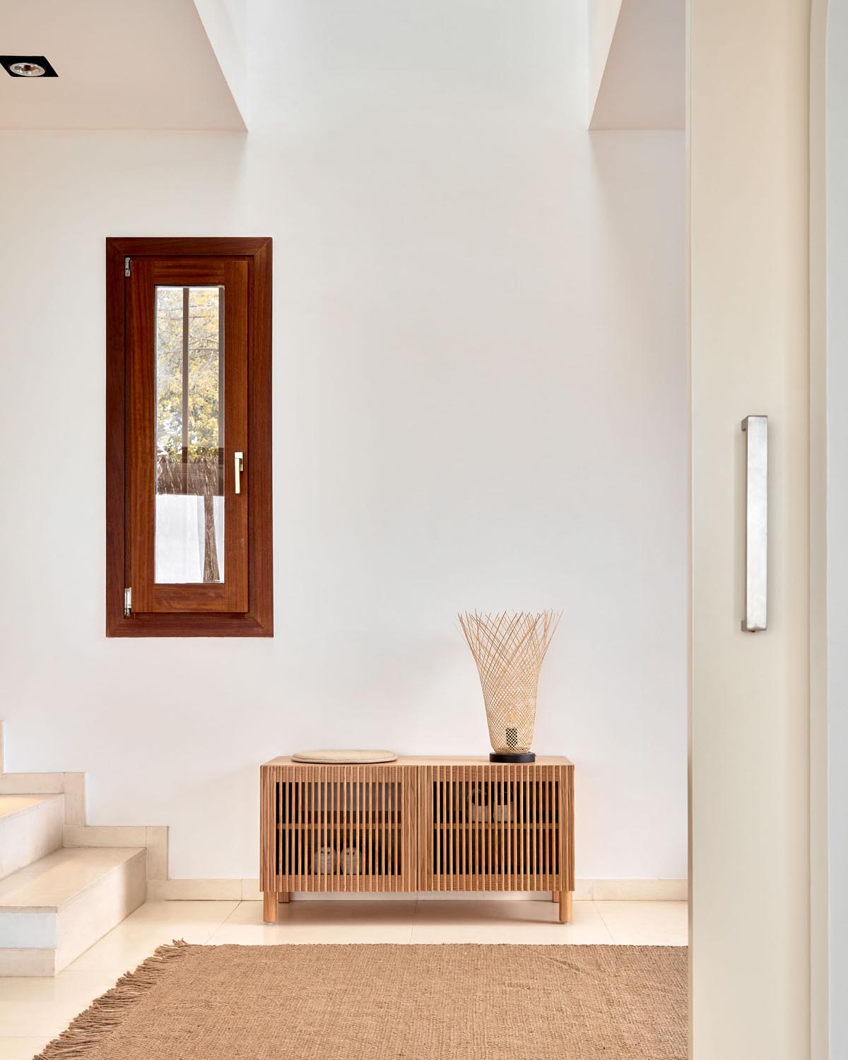 2-door shoe cabinet Beyla made of veneer and solid wood made of oak 98.5 cm FSC 100%