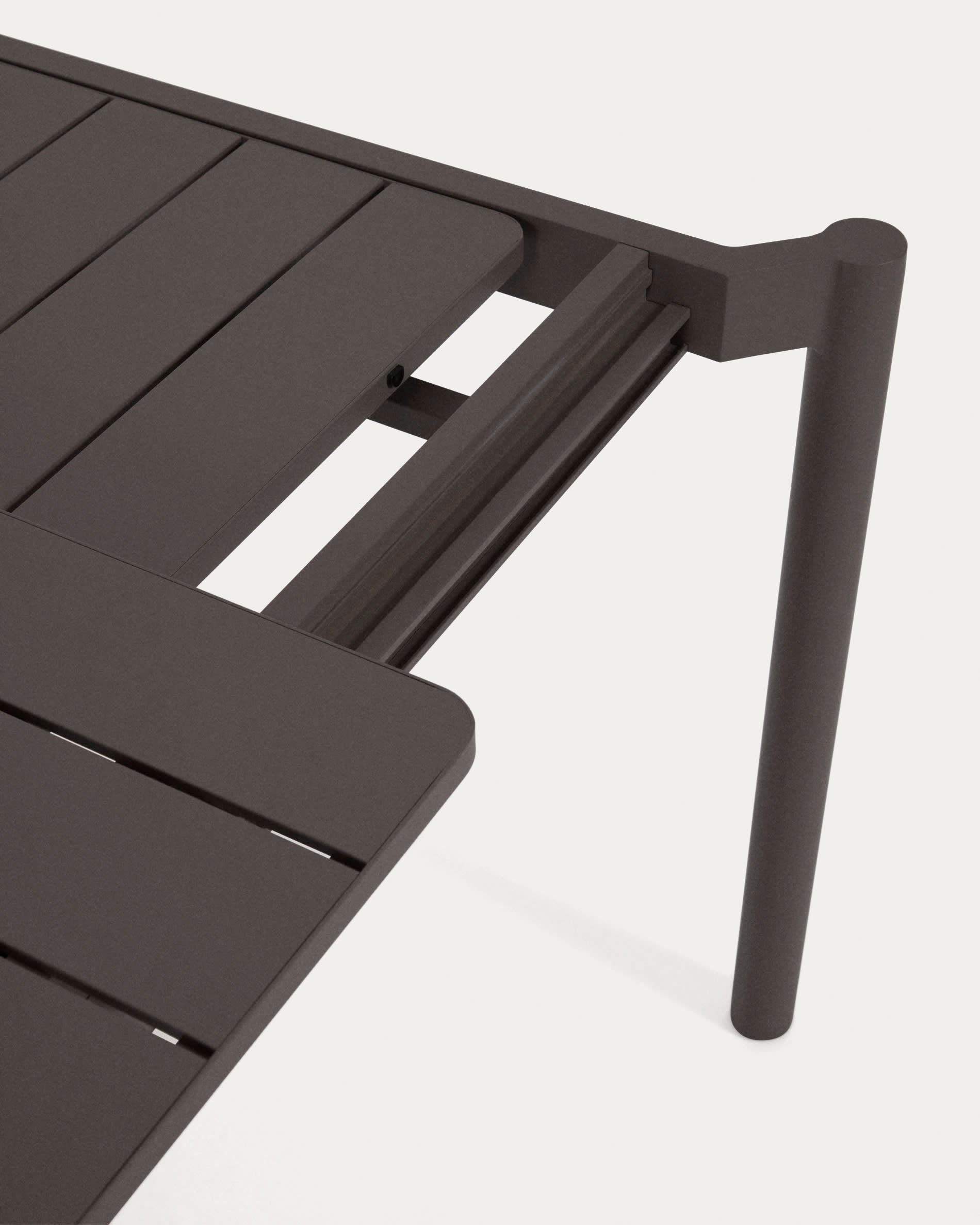 Eleganter Zaltana Ausziehtisch aus robustem Aluminium in mattem Dunkelgrau, flexibel von 140 auf 200 cm erweiterbar – perfekt für jeden Garten.
