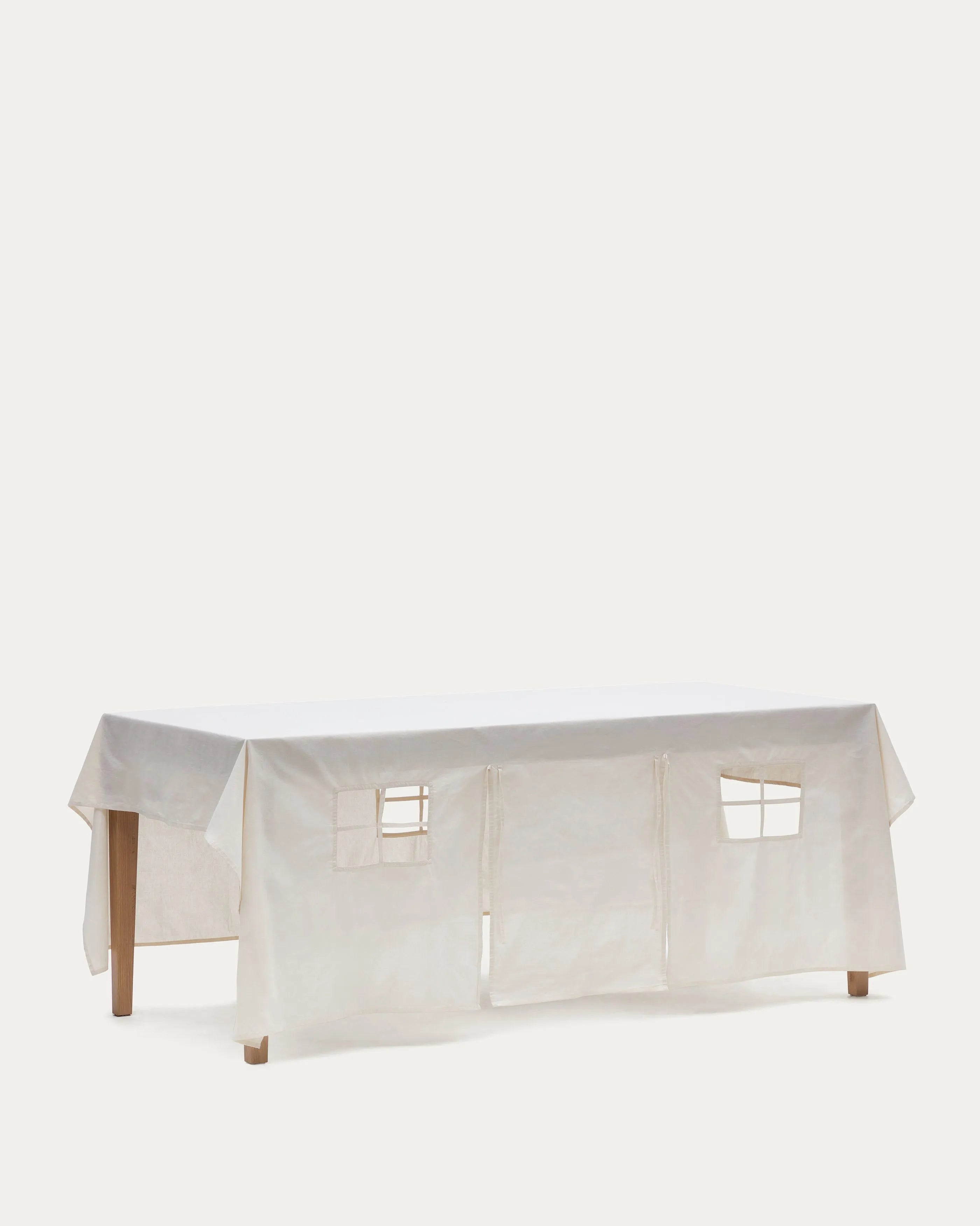 Elegante, weiße Spieldecke aus 100% Baumwolle, 230x210 cm, fördert Kreativität und bietet gemütlichen Rückzugsort.