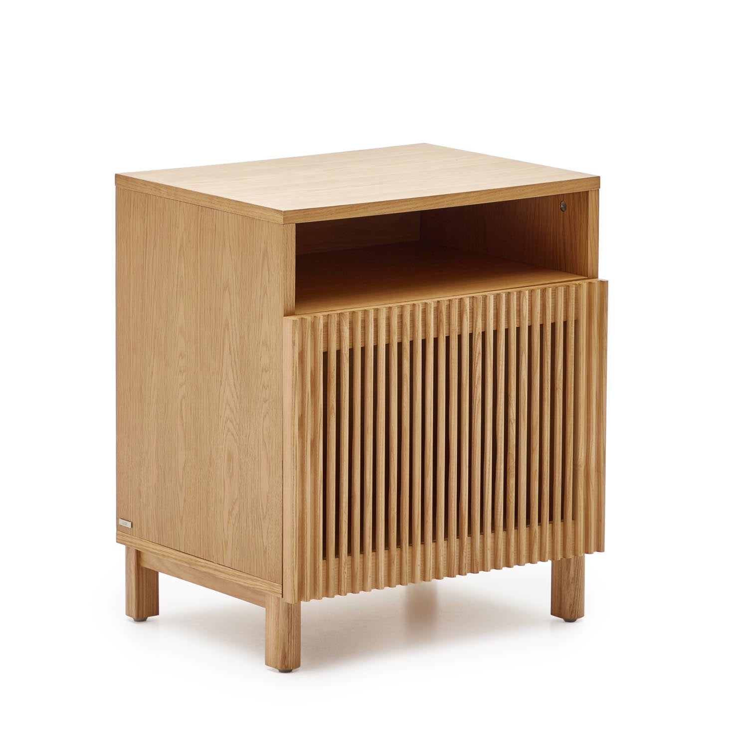 Beyla Nachttisch: Zeitloses Design aus Esche & Eichenfurnier, FSC 100%.