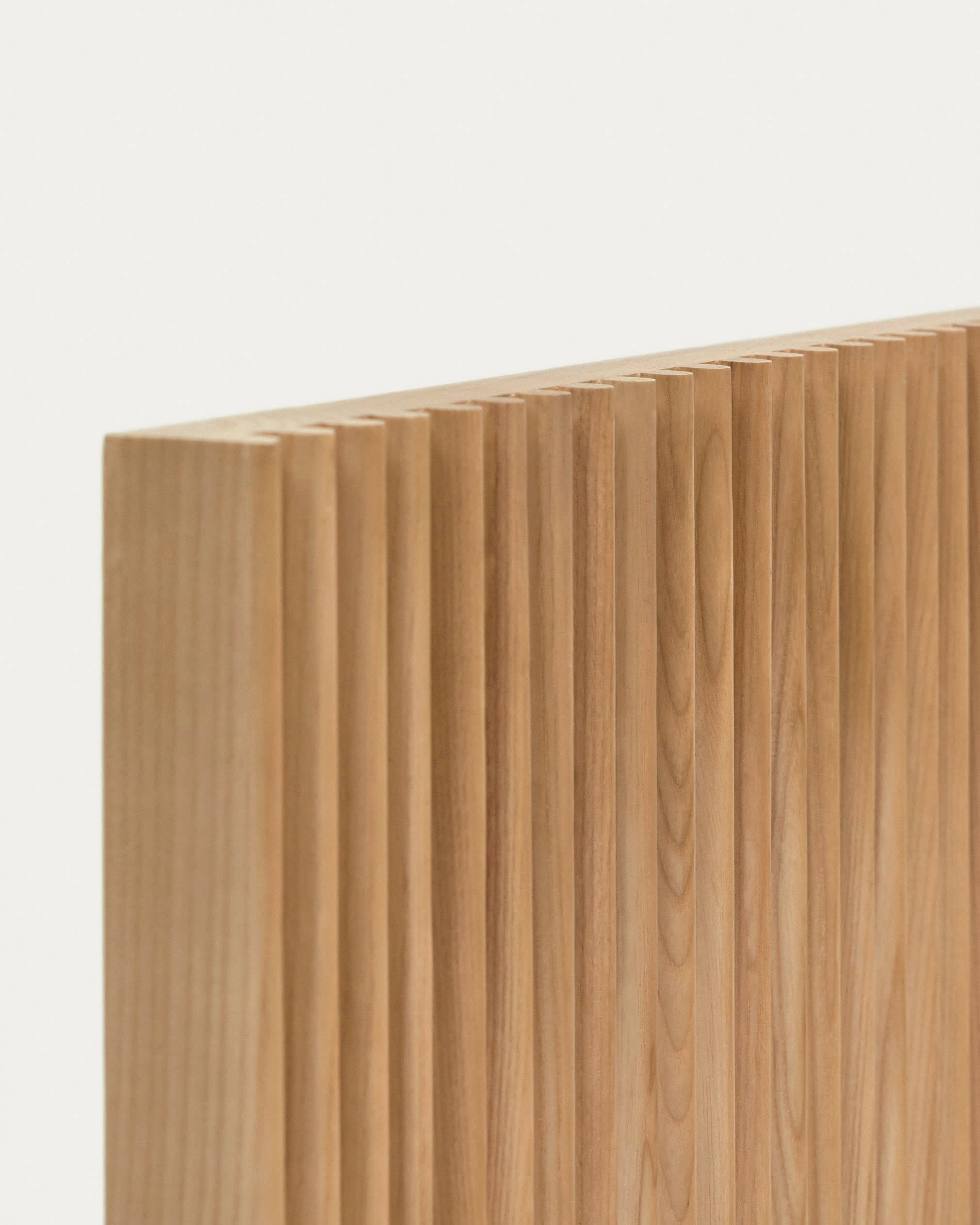 Elegantes Kopfteil aus massiver Eiche für 90 cm Betten. FSC-zertifiziert, vereint Nachhaltigkeit und zeitloses Design für Ihr Schlafzimmer.