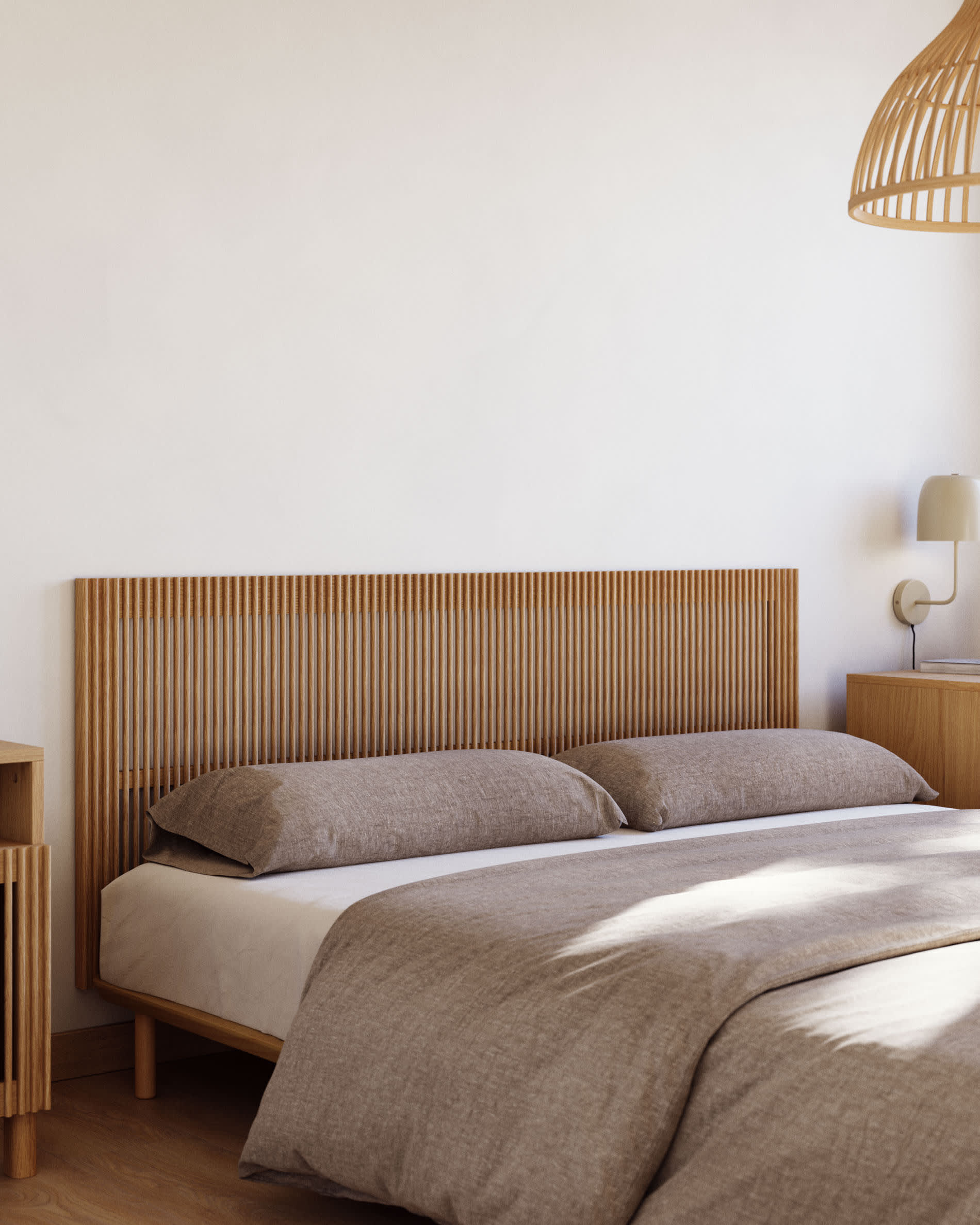 Stilvolles Beyla Kopfteil aus FSC-zertifizierter massiver Eiche, ideal für 160 cm Betten, von Kave Home, nachhaltig gefertigt.
