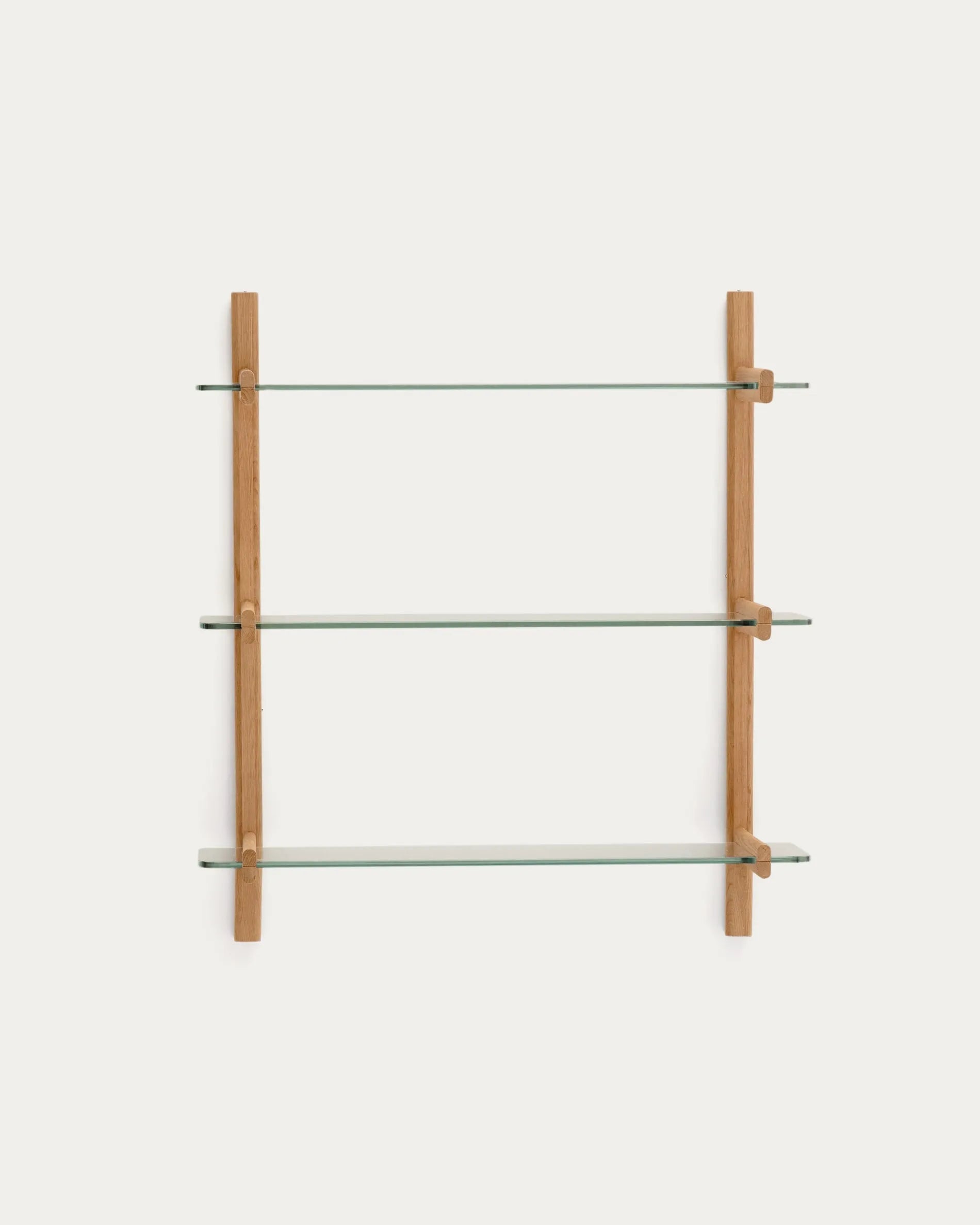 Elegantes Regal mit Glasböden und Eiche, flexibel und nachhaltig, ideal für stilvolle Präsentationen.