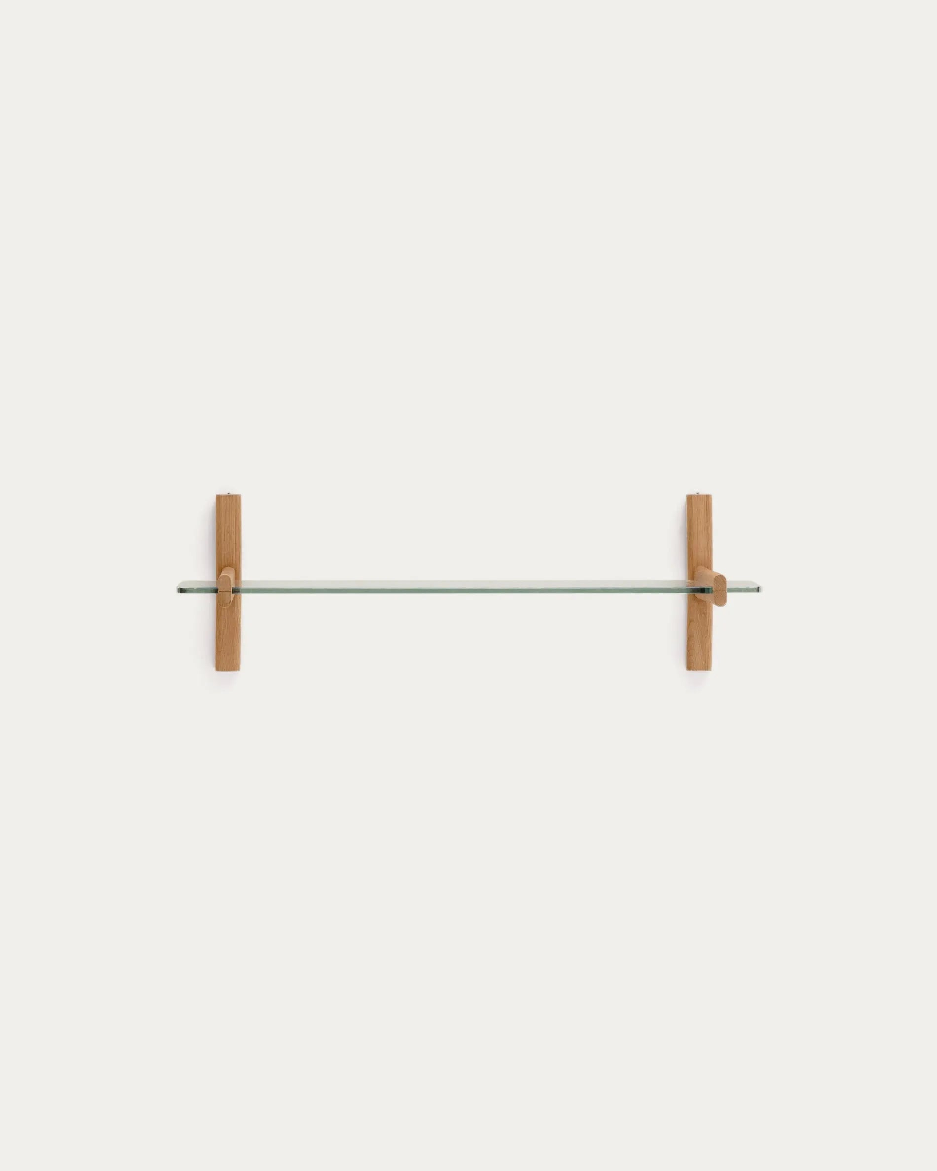 Elegantes Regal aus Glas und Eichenholz, FSC-zertifiziert, modular und platzsparend, ideal für stilvolle Präsentationen.