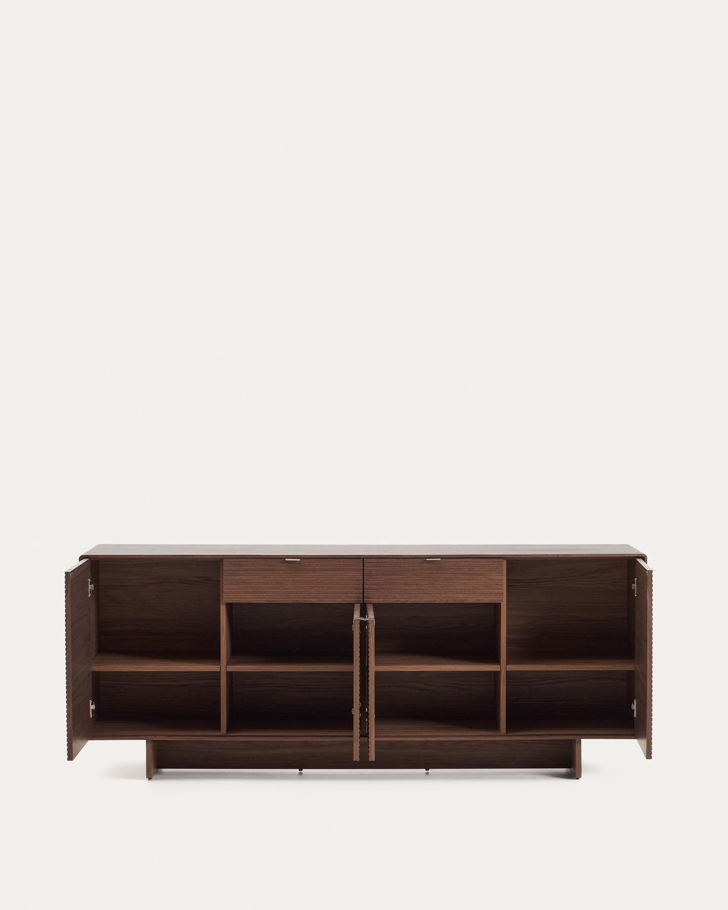 Highboard Norlen mit 4 Türen und 2 Schubläden in Nussbaumfurnier FSC Mix Credit 194,5 x 78 cm in Dunkelbraun präsentiert im Onlineshop von KAQTU Design AG. Sideboard ist von Kave Home