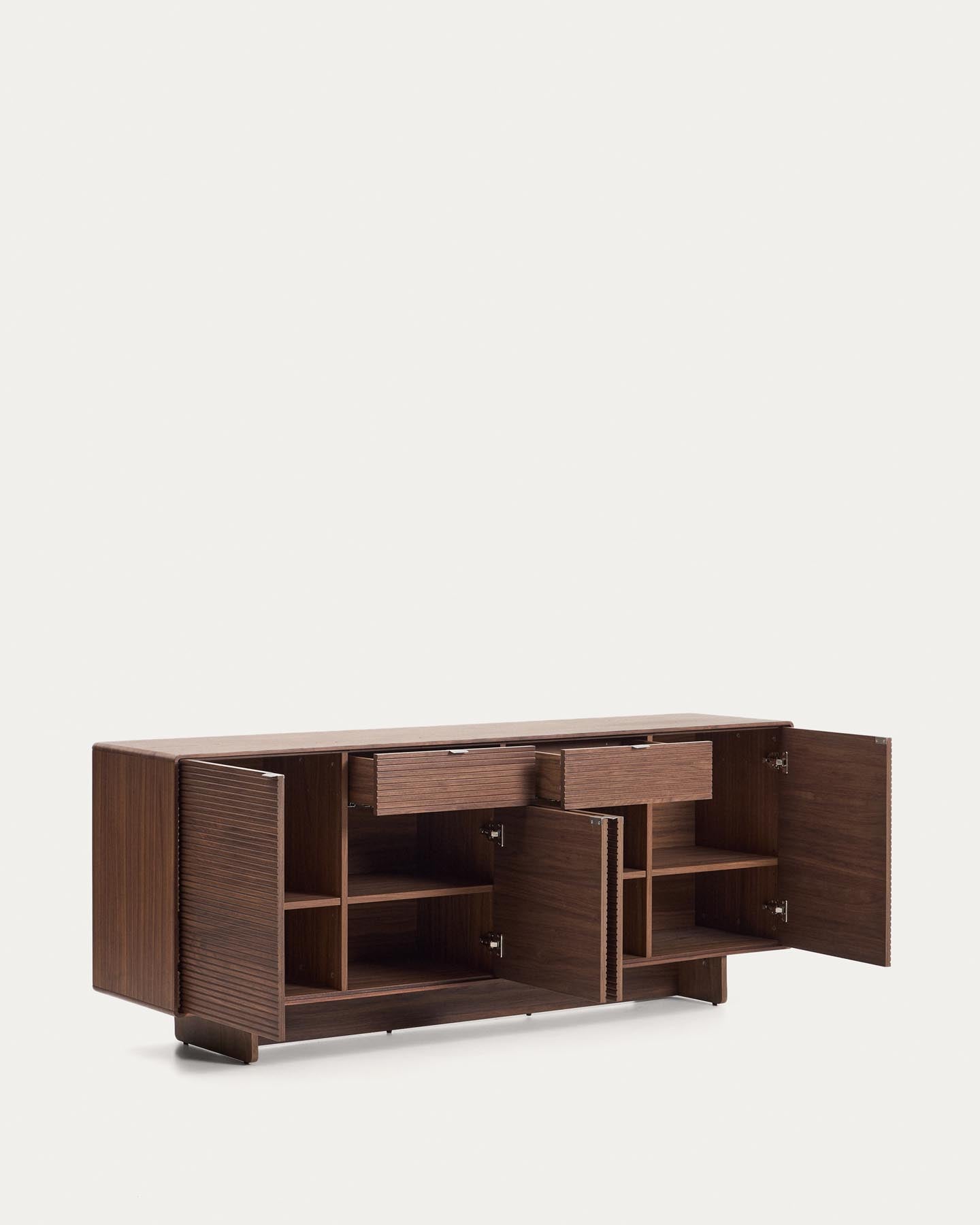 Highboard Norlen mit 4 Türen und 2 Schubläden in Nussbaumfurnier FSC Mix Credit 194,5 x 78 cm in Dunkelbraun präsentiert im Onlineshop von KAQTU Design AG. Sideboard ist von Kave Home