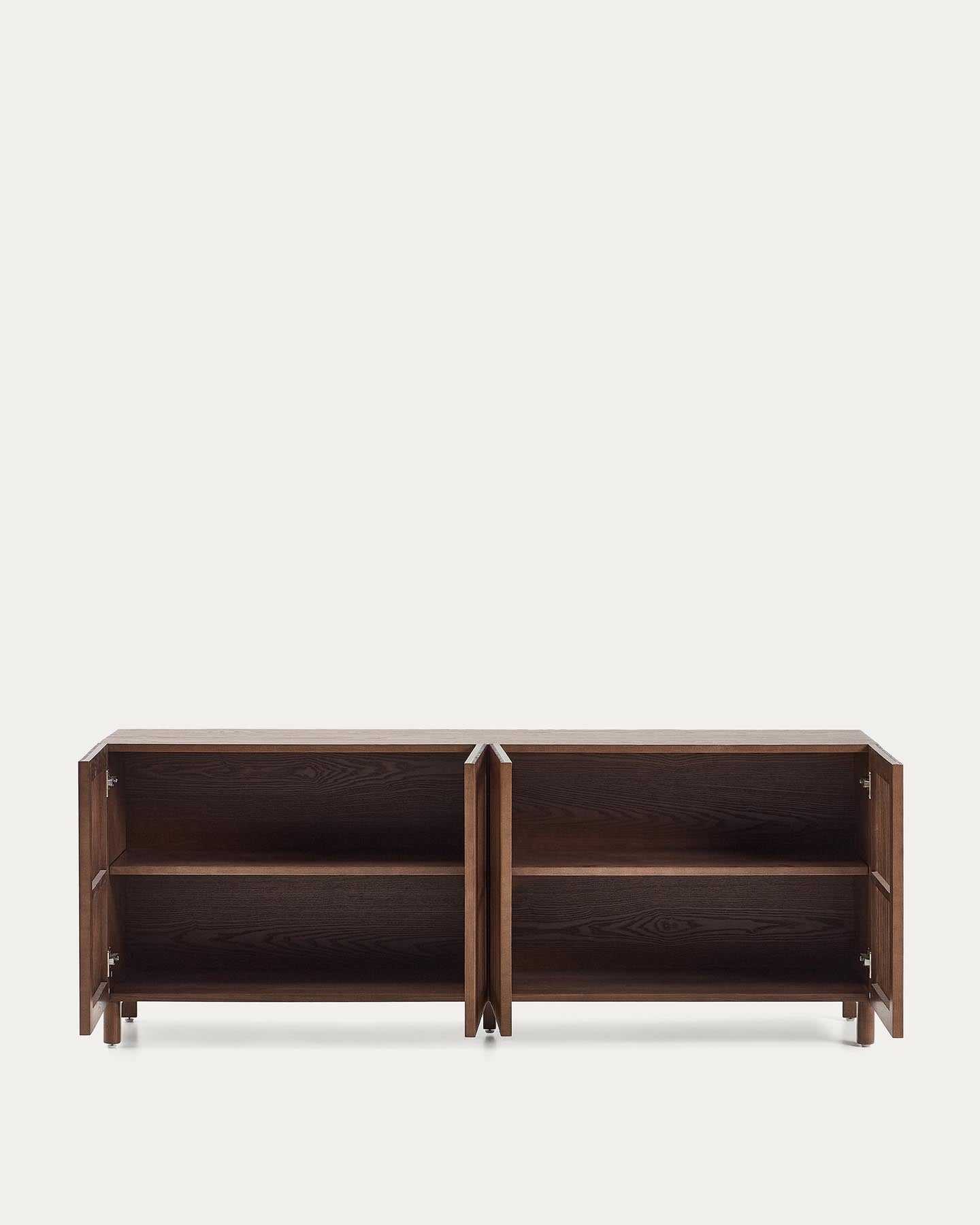 Sideboard Beyla mit 4 Türen aus Eschenfurnier und Massivholz aus Esche mit nussbaumfarbenem Finish 180 x 71,5 cm FSC 100% in Dunkelbraun präsentiert im Onlineshop von KAQTU Design AG. Sideboard ist von Kave Home