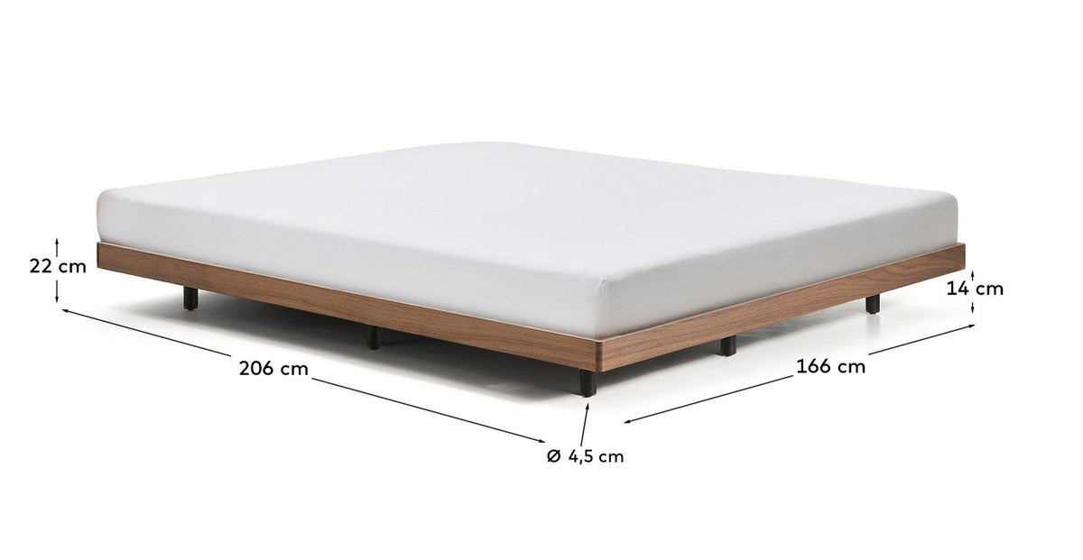 Unterbau Norlen aus Nussbaumfurnier mit dunklem Finish für Matratzen 160 x 200 cm FSC Mix Credit in Dunkelbraun präsentiert im Onlineshop von KAQTU Design AG. Bett ist von Kave Home