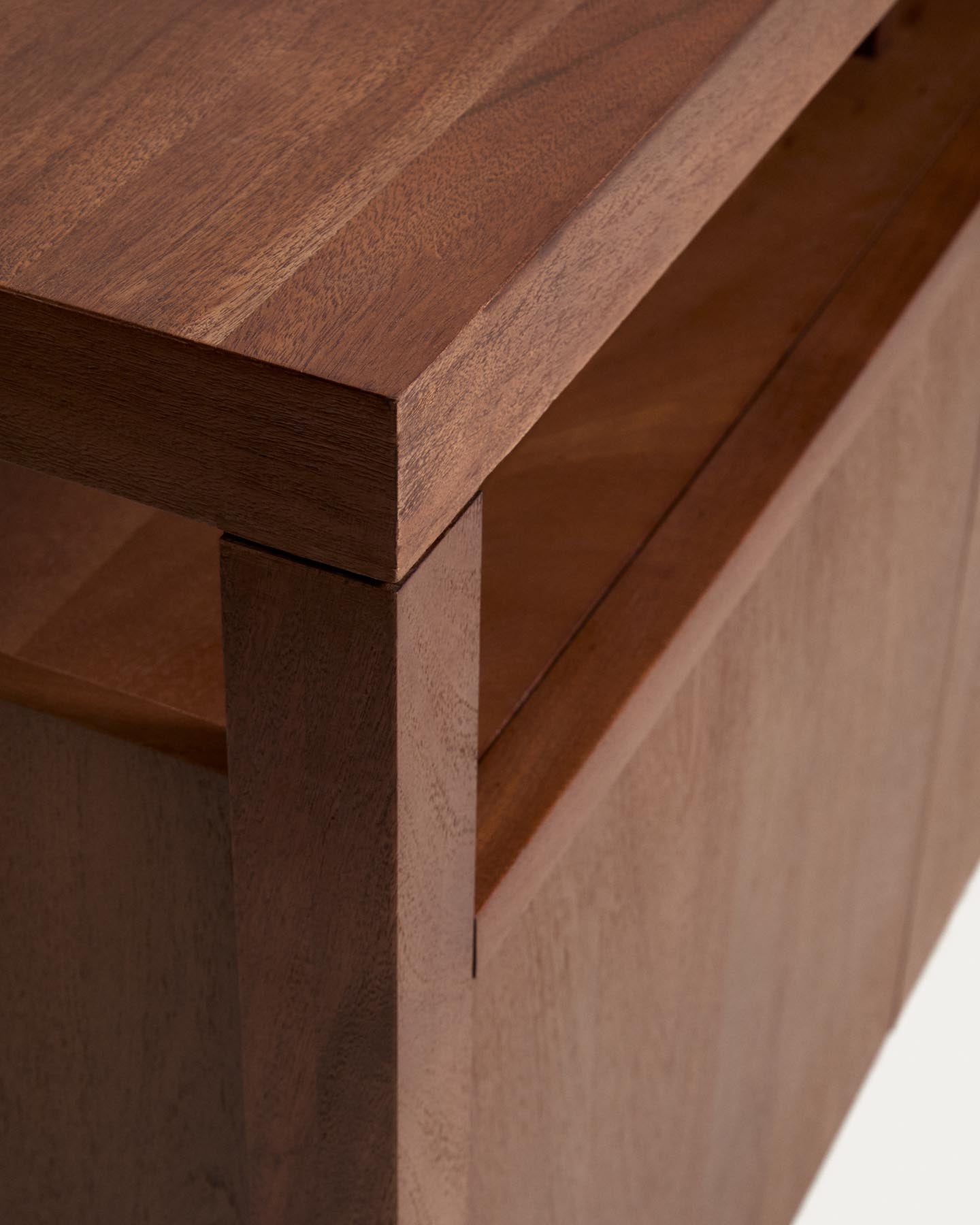 Sideboard Norani aus massivem Akazienholz und Akazienfurnier 180 x 85 cm in Braun präsentiert im Onlineshop von KAQTU Design AG. Sideboard ist von Kave Home