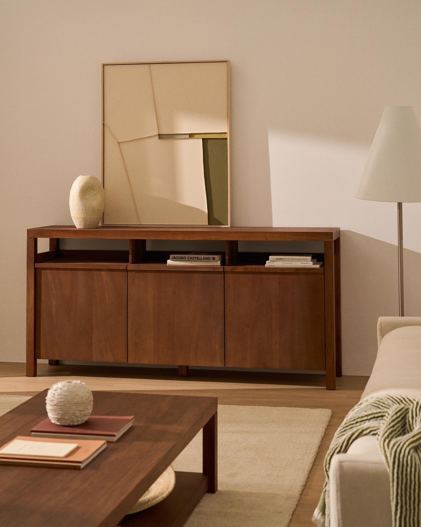 Sideboard Norani aus massivem Akazienholz und Akazienfurnier 180 x 85 cm in Braun präsentiert im Onlineshop von KAQTU Design AG. Sideboard ist von Kave Home