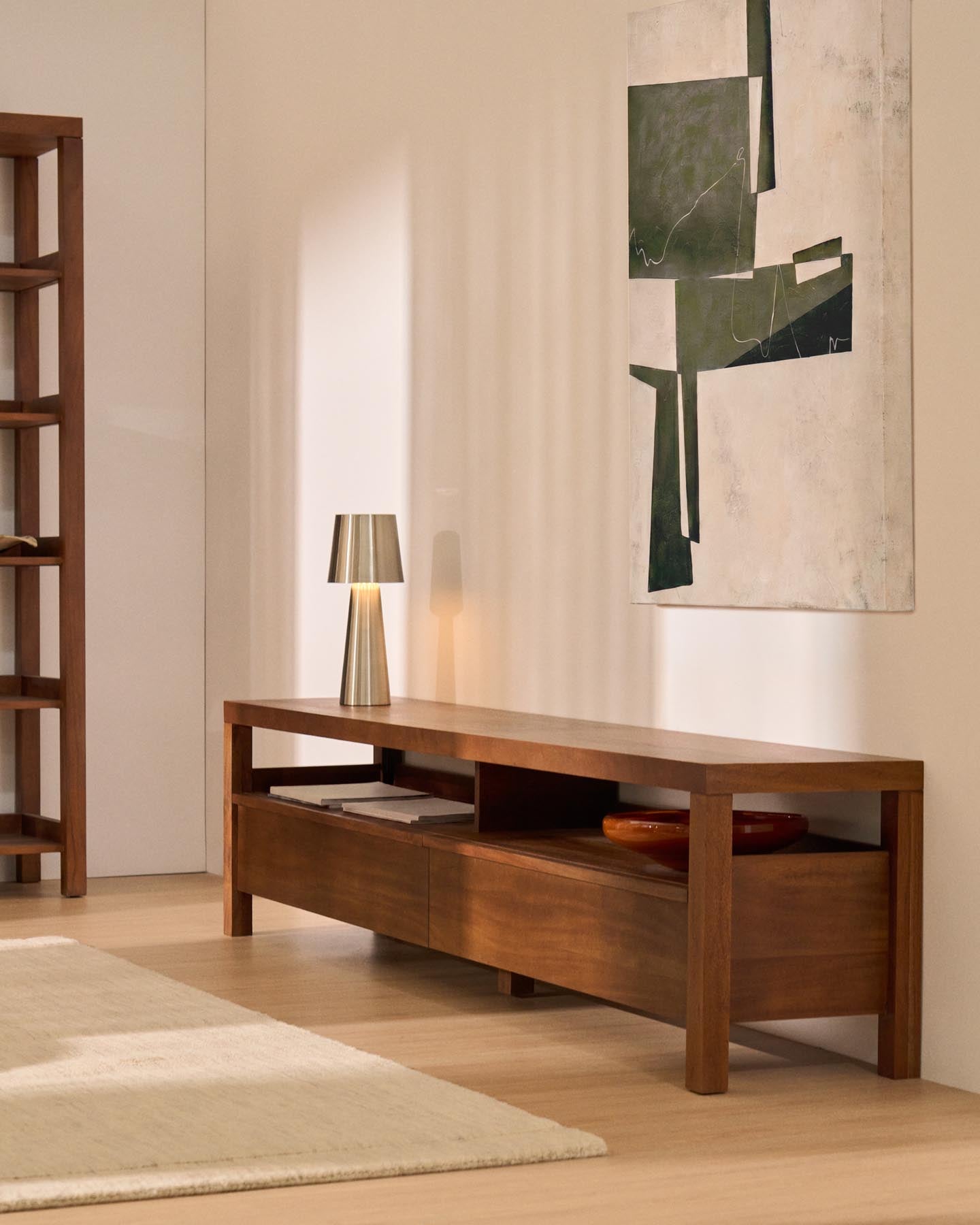 TV-Möbel Norani aus massivem Akazienholz und Akazienfurnier 200 x 50 cm in Braun präsentiert im Onlineshop von KAQTU Design AG. TV-Möbel ist von Kave Home