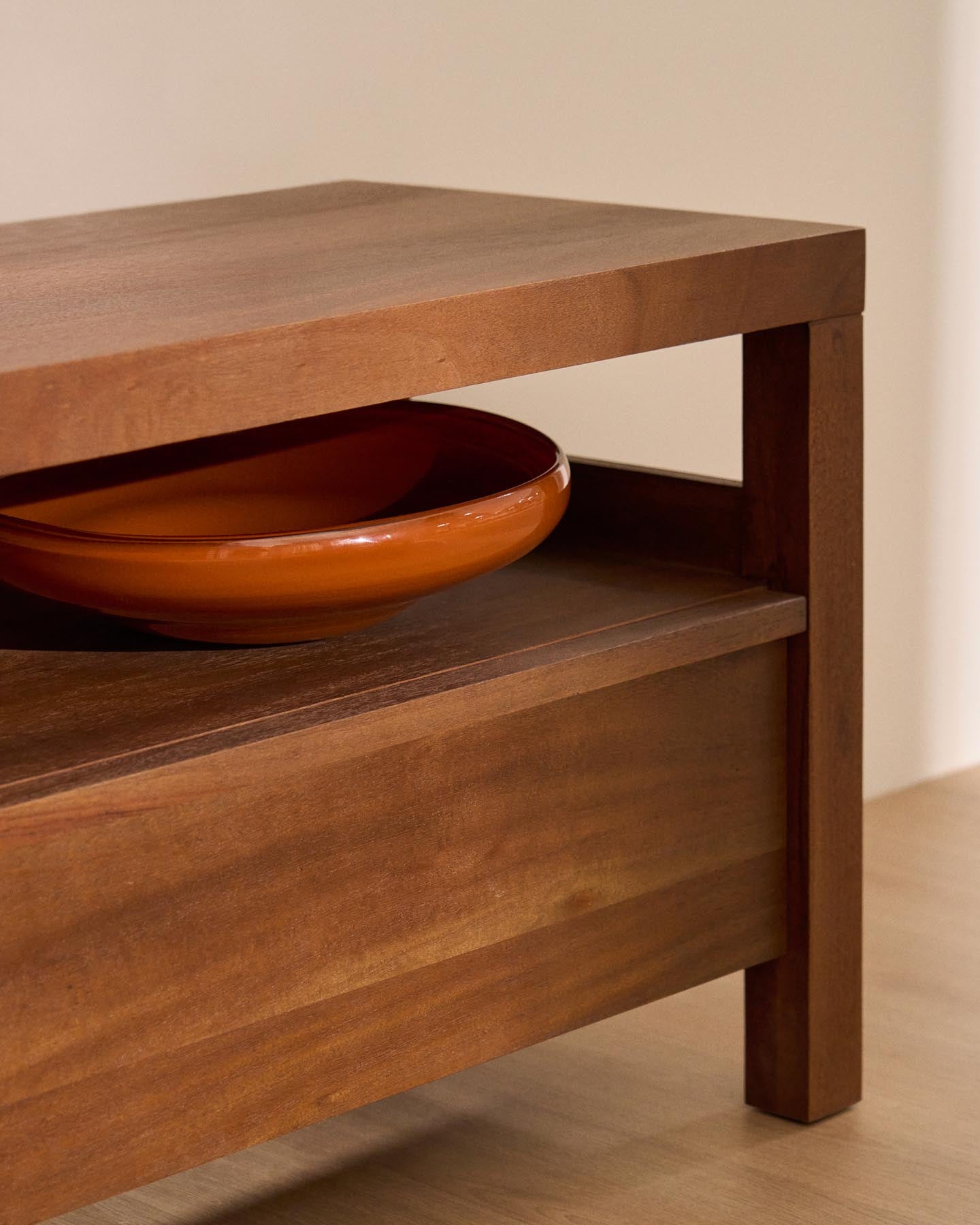 TV-Möbel Norani aus massivem Akazienholz und Akazienfurnier 200 x 50 cm in Braun präsentiert im Onlineshop von KAQTU Design AG. TV-Möbel ist von Kave Home