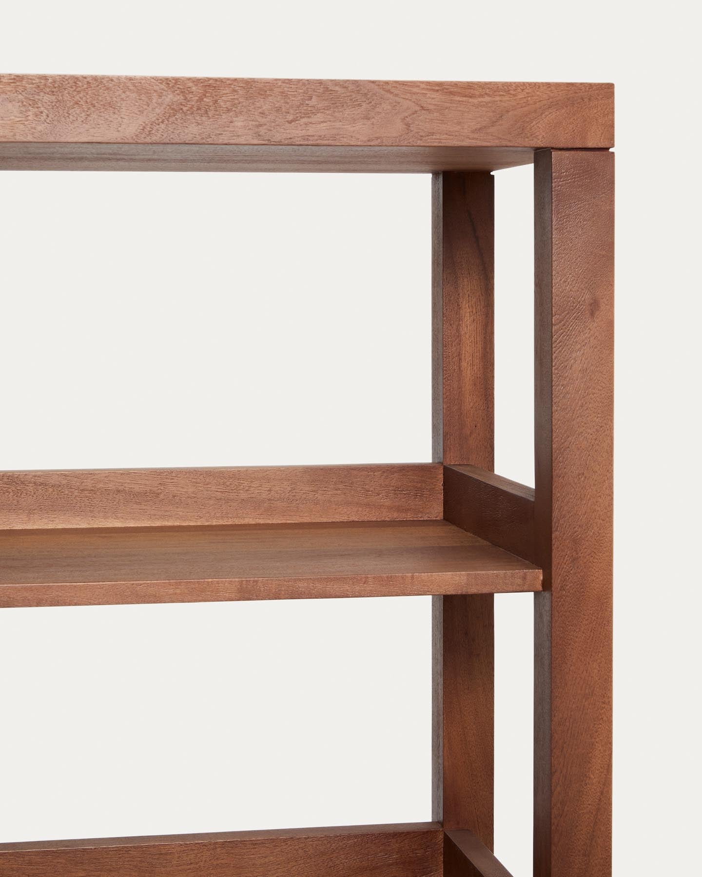 Regal Norani aus massivem Akazienholz und Akazienfurnier 150 x 185 cm in Braun präsentiert im Onlineshop von KAQTU Design AG. Standregal ist von Kave Home