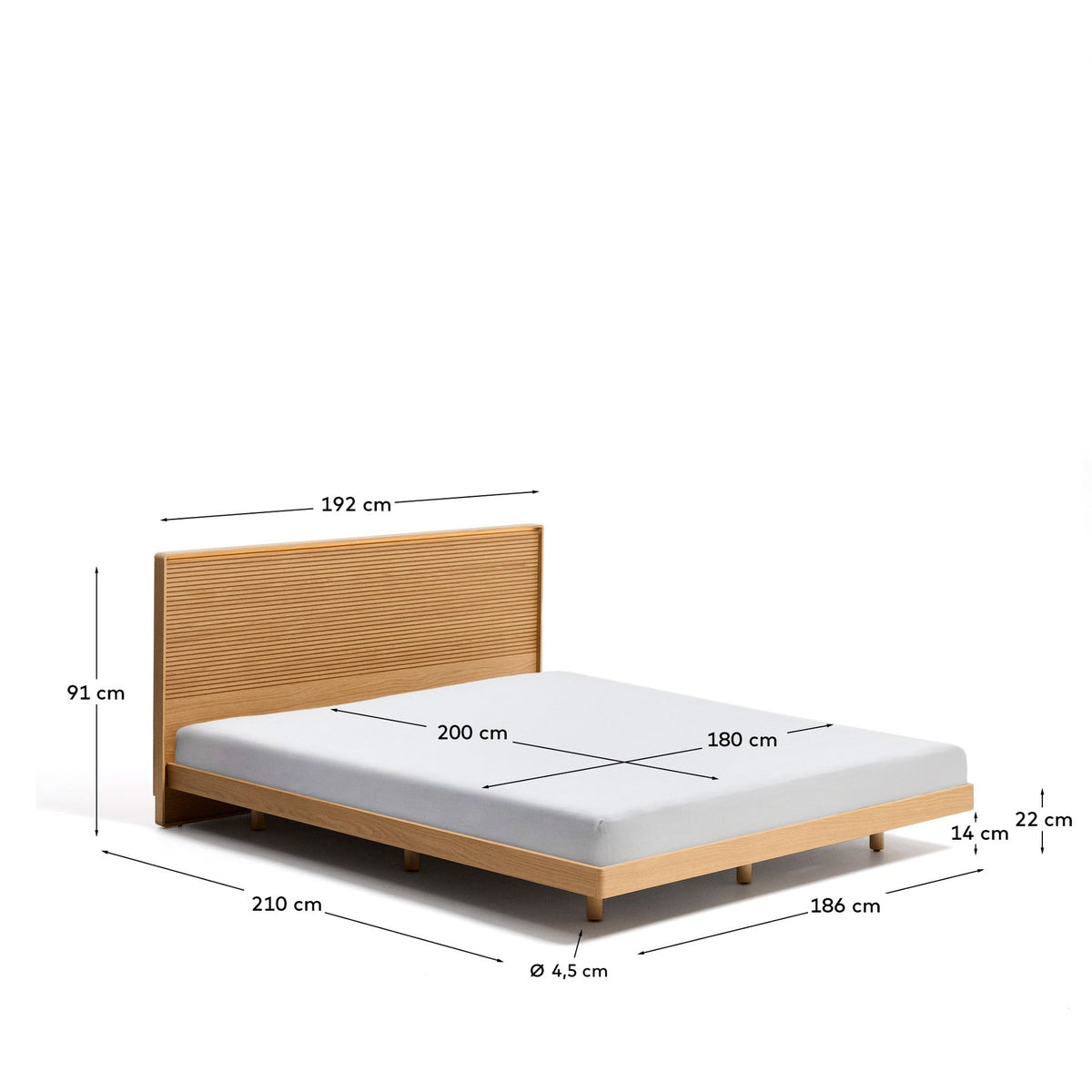 Bett Norlen aus Eichenfurnier mit naturfarbenem Finish und LED-Licht für Matratzen 180 x 200 cm FSC Mix Credit in Braun präsentiert im Onlineshop von KAQTU Design AG. Bett ist von Kave Home