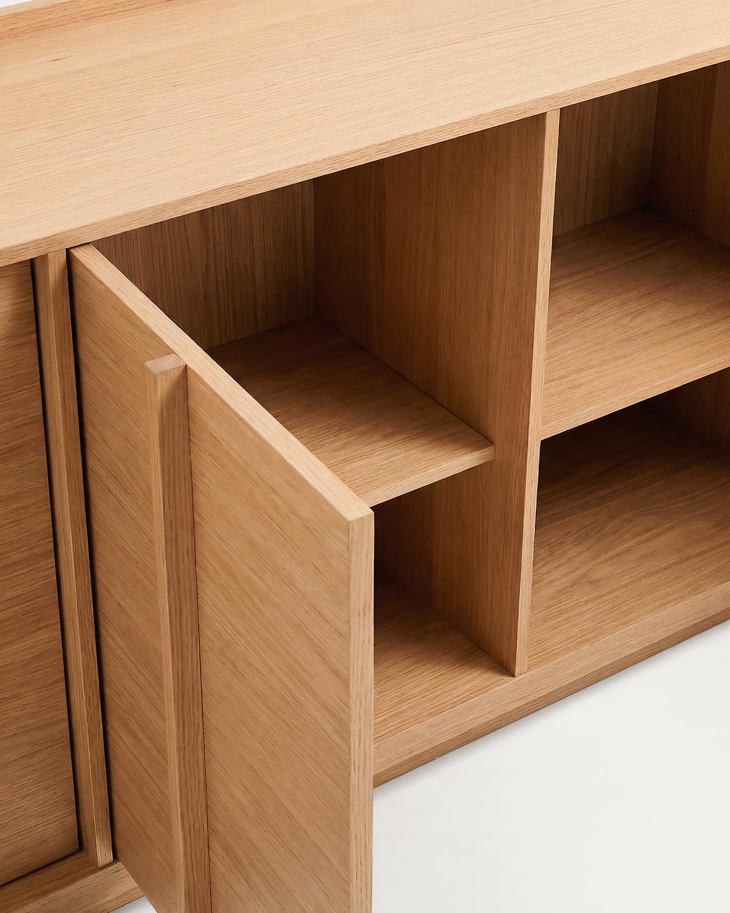 Sideboard Onix aus Eichenfurnier mit Naturton-Finish 200 x 80 cm FSC Mix Credit in Natur präsentiert im Onlineshop von KAQTU Design AG. Sideboard ist von Kave Home