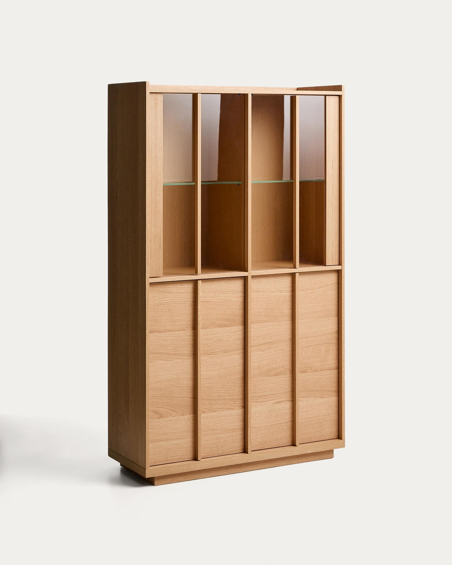 Vitrine Onix aus massivem Eichenholz und Eichenfurnier mit Naturton-Finish 100 x 170 cm FSC Mix Credit in Natur präsentiert im Onlineshop von KAQTU Design AG. Sideboard ist von Kave Home