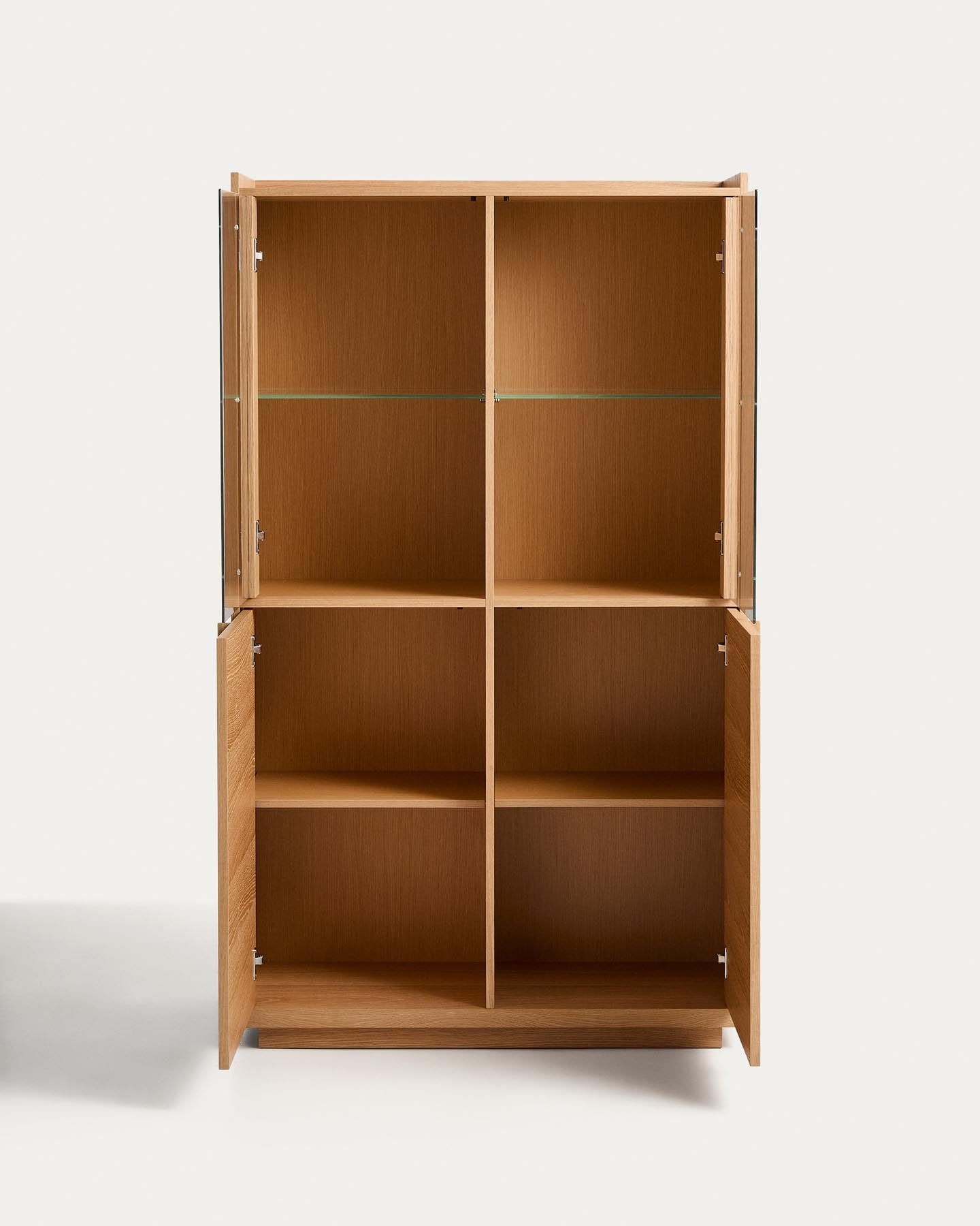 Vitrine Onix aus massivem Eichenholz und Eichenfurnier mit Naturton-Finish 100 x 170 cm FSC Mix Credit in Natur präsentiert im Onlineshop von KAQTU Design AG. Sideboard ist von Kave Home