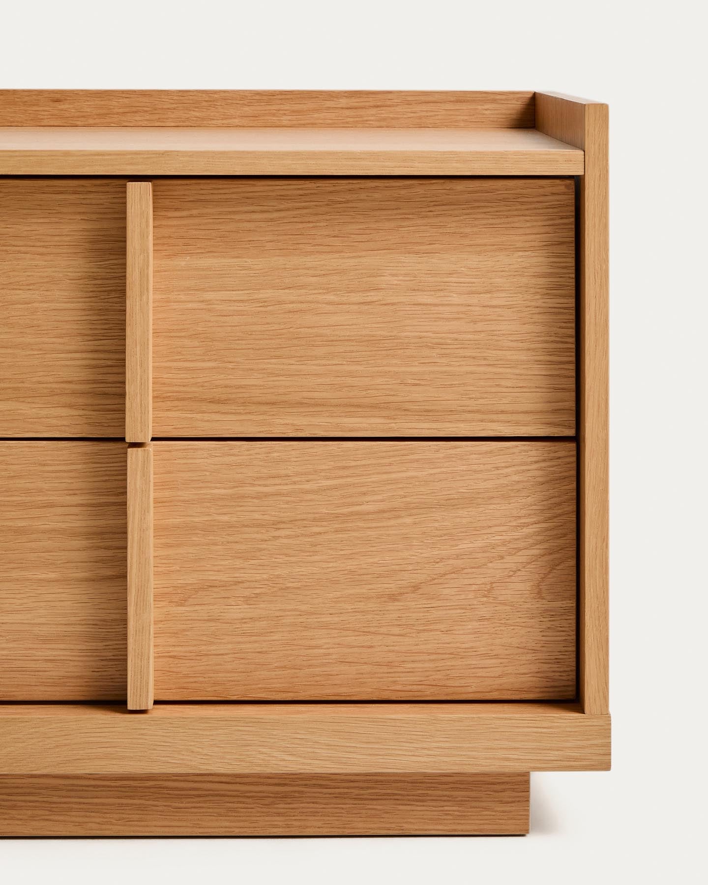 Nachttisch Onix 2 Schubladen aus Eichenfurnier Naturton-Finish 60 x 47 cm FSC Mix Credit in Natur präsentiert im Onlineshop von KAQTU Design AG. Nachttisch ist von Kave Home