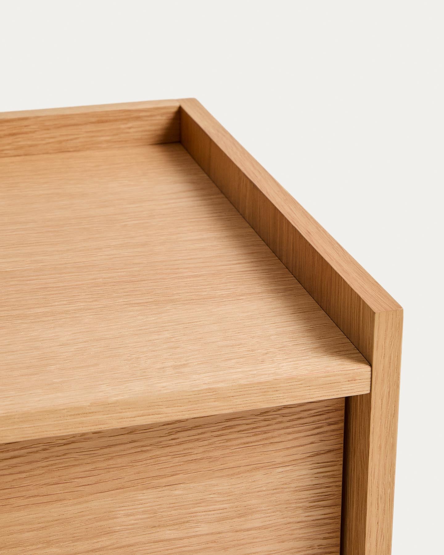 Nachttisch Onix 2 Schubladen aus Eichenfurnier Naturton-Finish 60 x 47 cm FSC Mix Credit in Natur präsentiert im Onlineshop von KAQTU Design AG. Nachttisch ist von Kave Home