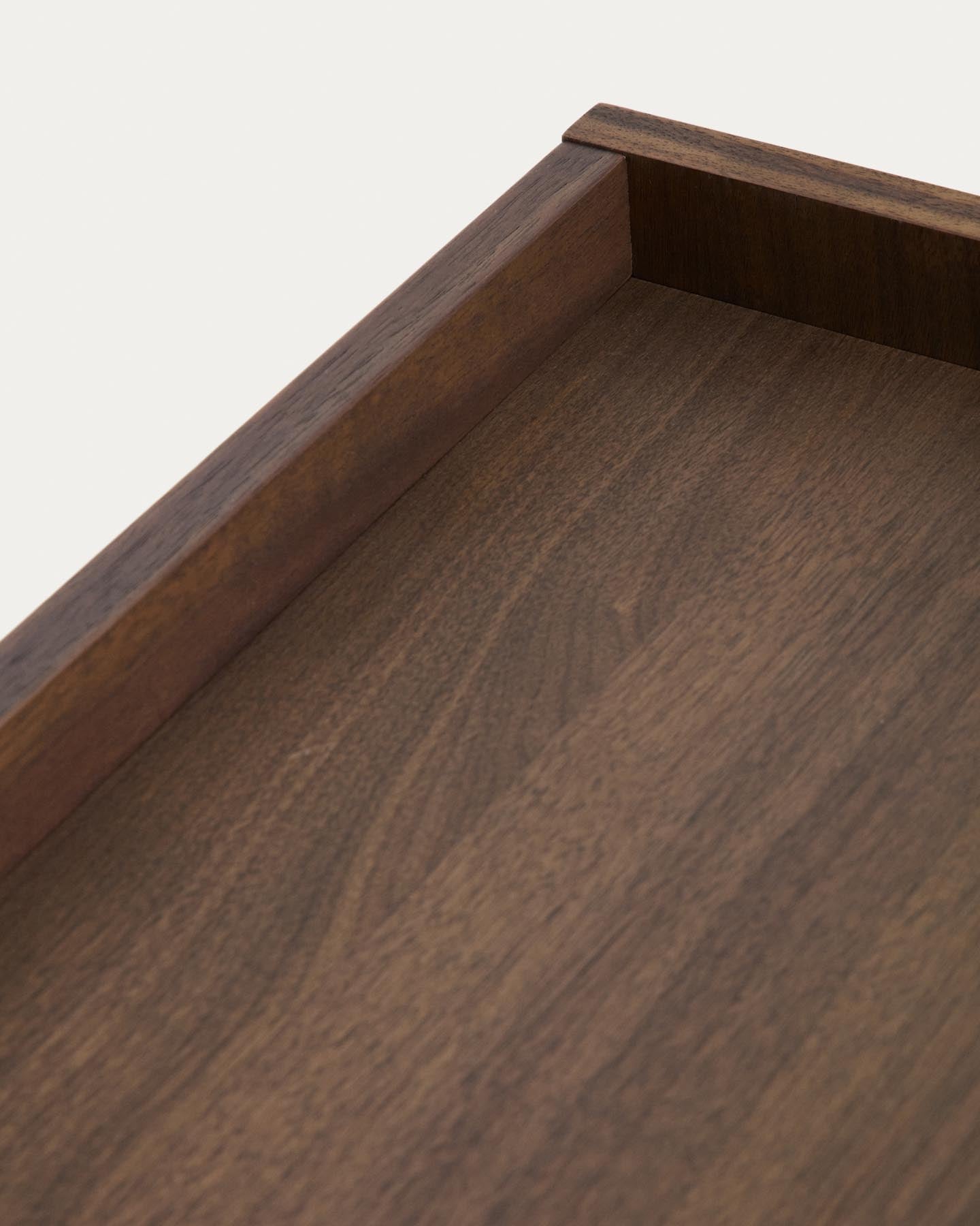 TV-Möbel Onix aus Walnussfurnier mit dunklem Finish 150 x 47 cm FSC Mix Credit in Dunkelbraun präsentiert im Onlineshop von KAQTU Design AG. TV-Möbel ist von Kave Home
