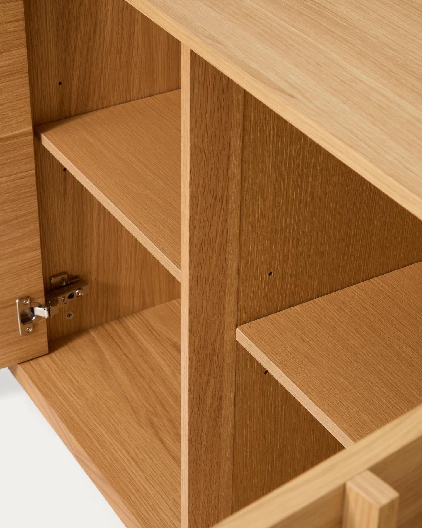 Sideboard Onix aus Eichenfurnier mit Naturton-Finish 150 x 80 cm FSC Mix Credit in Natur präsentiert im Onlineshop von KAQTU Design AG. Sideboard ist von Kave Home