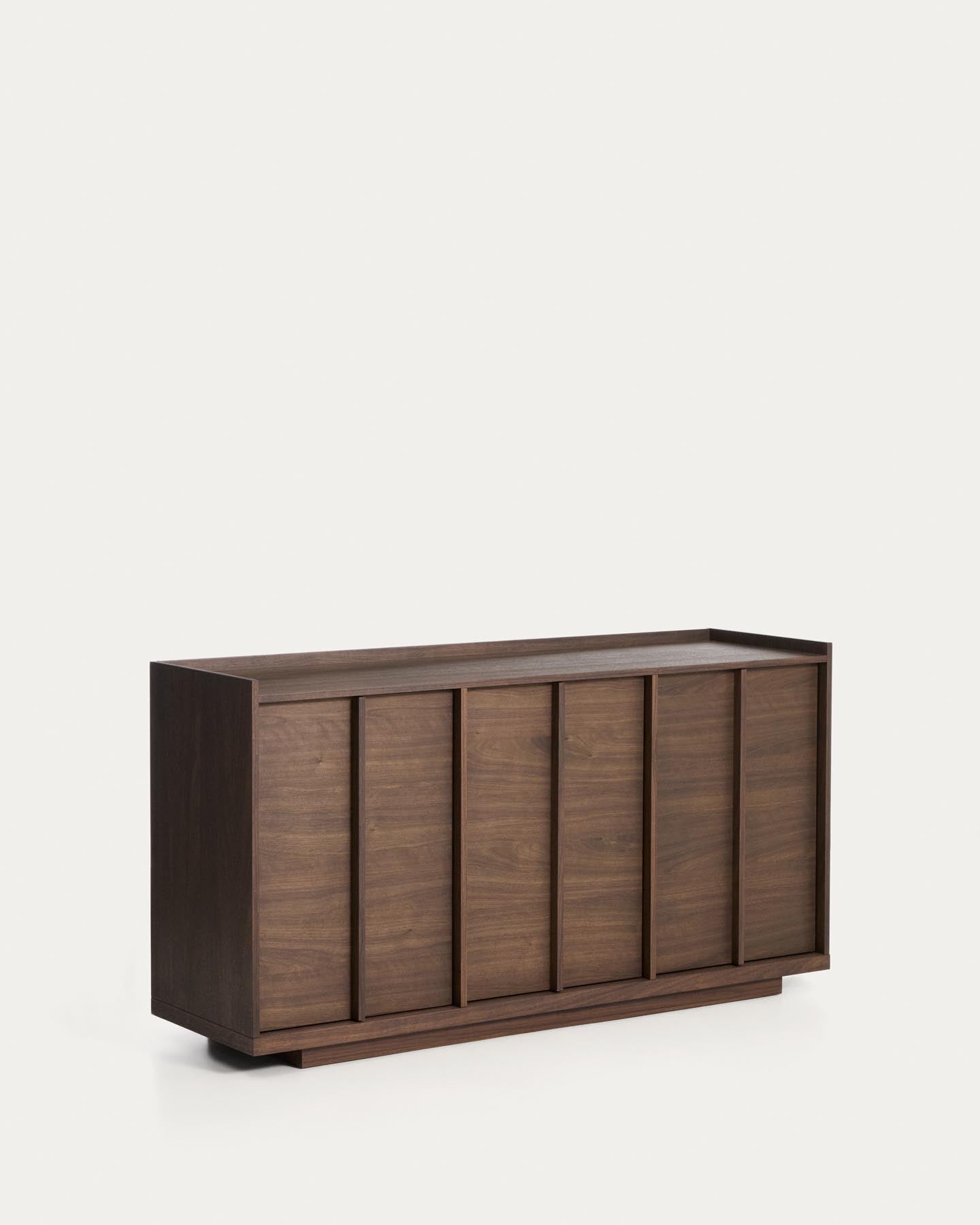 Sideboard Onix aus Walnussfurnier mit dunklem Finish 150 x 80 cm FSC Mix Credit in Dunkelbraun präsentiert im Onlineshop von KAQTU Design AG. Sideboard ist von Kave Home