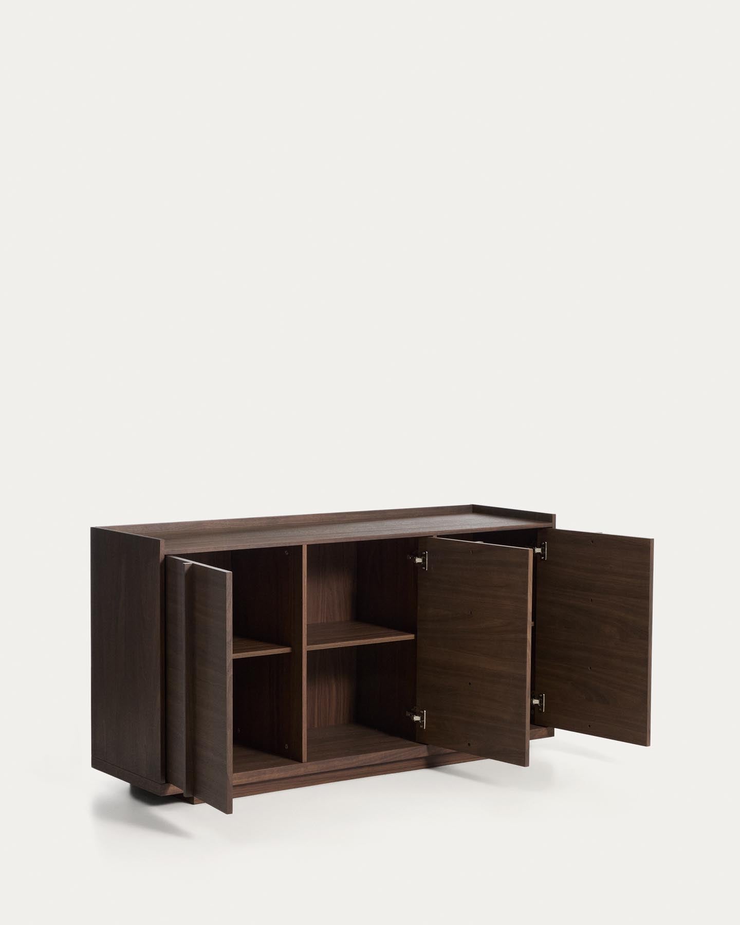 Sideboard Onix aus Walnussfurnier mit dunklem Finish 150 x 80 cm FSC Mix Credit in Dunkelbraun präsentiert im Onlineshop von KAQTU Design AG. Sideboard ist von Kave Home