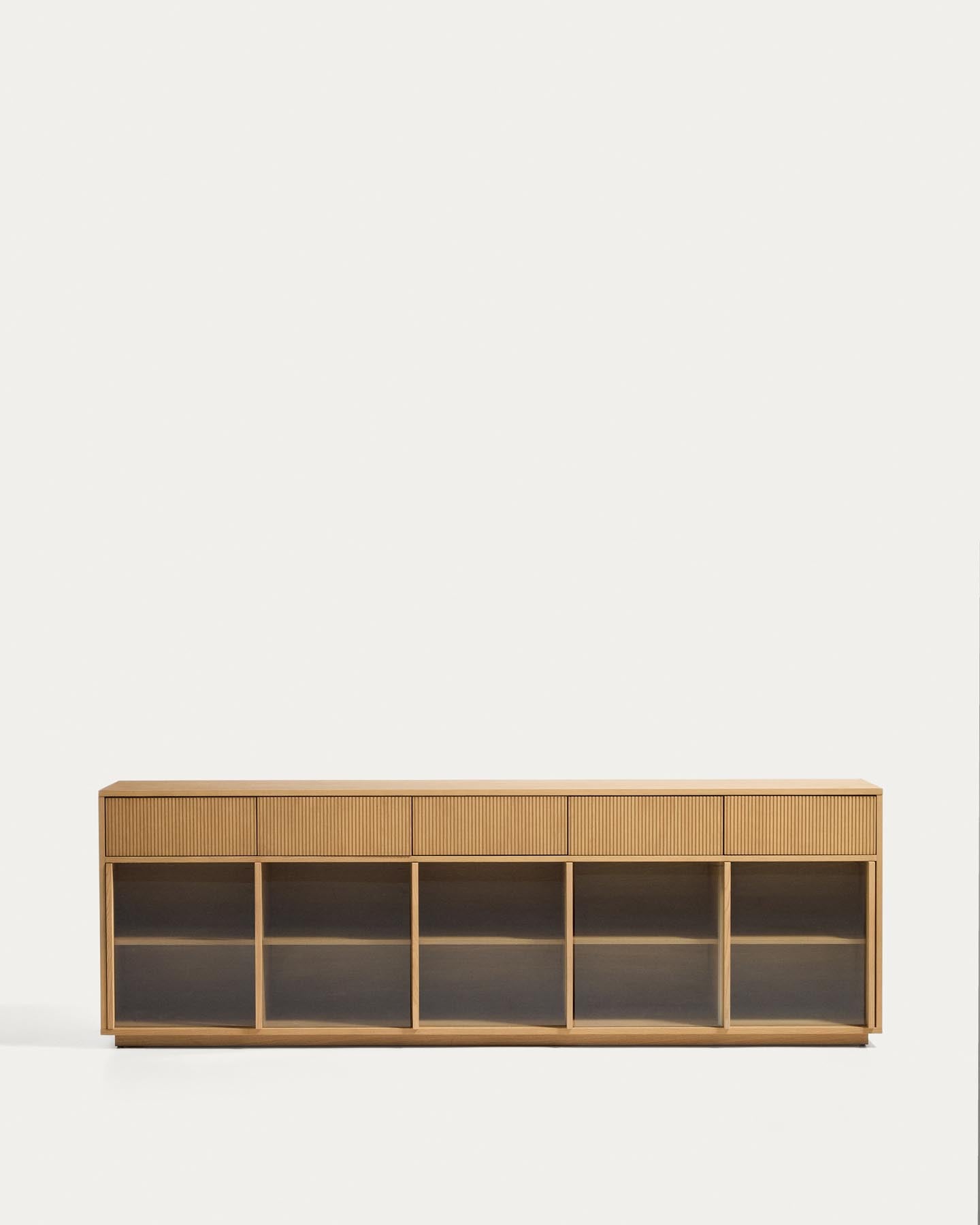 Sideboard Helvine mit 5 Türen und 5 Schubladen aus Eichenfurnier und gehärtetem Glas, 245 x 80 cm, FSC 100 % in Dunkelbraun präsentiert im Onlineshop von KAQTU Design AG. Sideboard ist von Kave Home