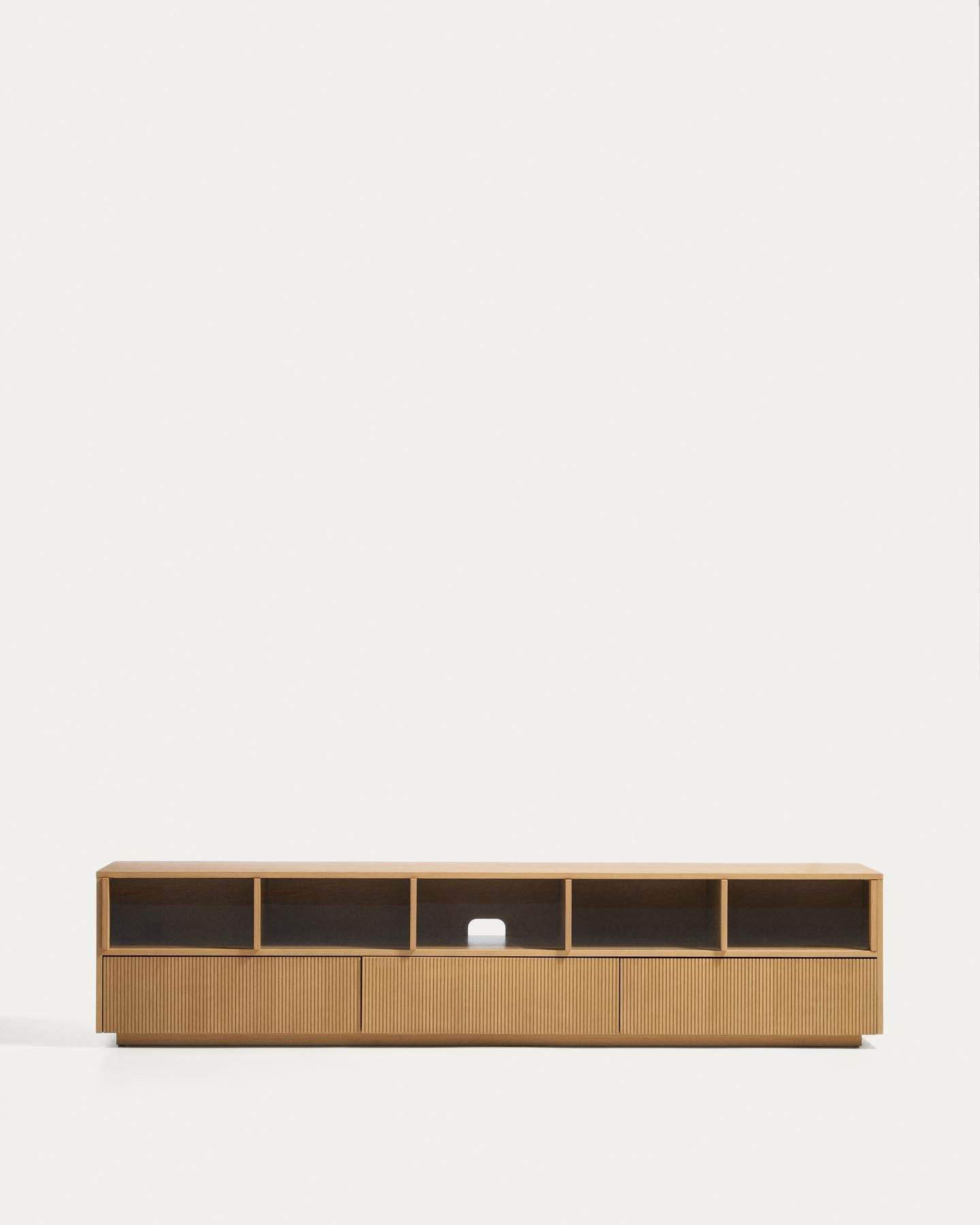 TV-Möbel Helvine mit 5 Türen und 3 Schubladen aus Eichenfurnier und gehärtetem Glas, 245 x 53,5 cm, FSC 100 % in Dunkelbraun präsentiert im Onlineshop von KAQTU Design AG. TV-Möbel ist von Kave Home