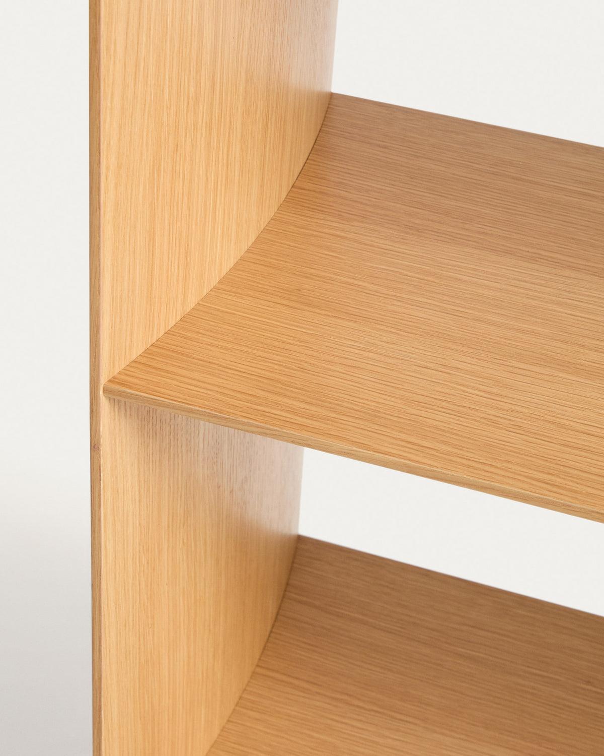 Bücherregal Visala von Kave Home in Hellbraun mit Eichenfurnier, hochformatig