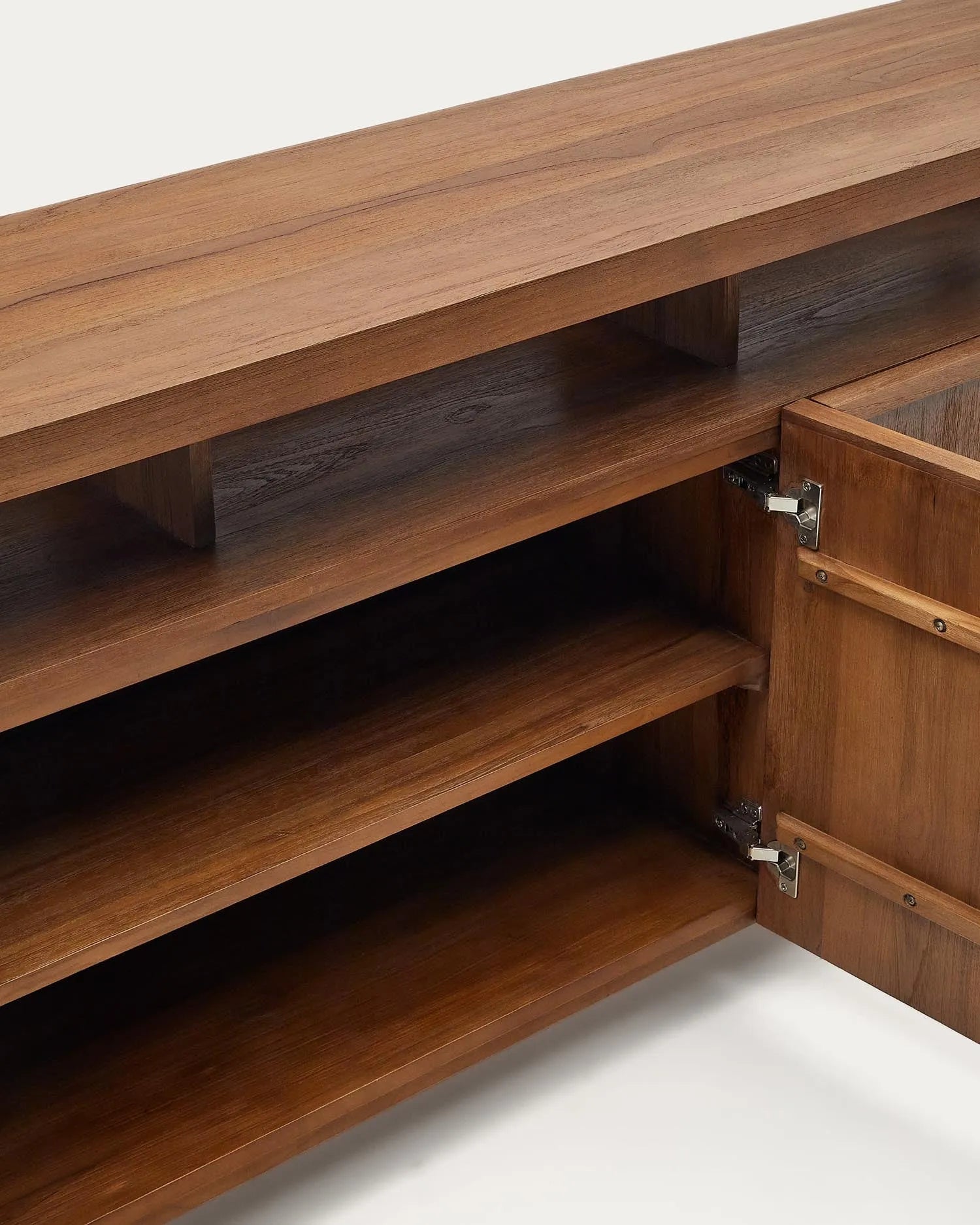 Elegantes Teakholz-Sideboard mit klaren Linien, bietet großzügigen Stauraum und verleiht jedem Raum zeitlose Eleganz.