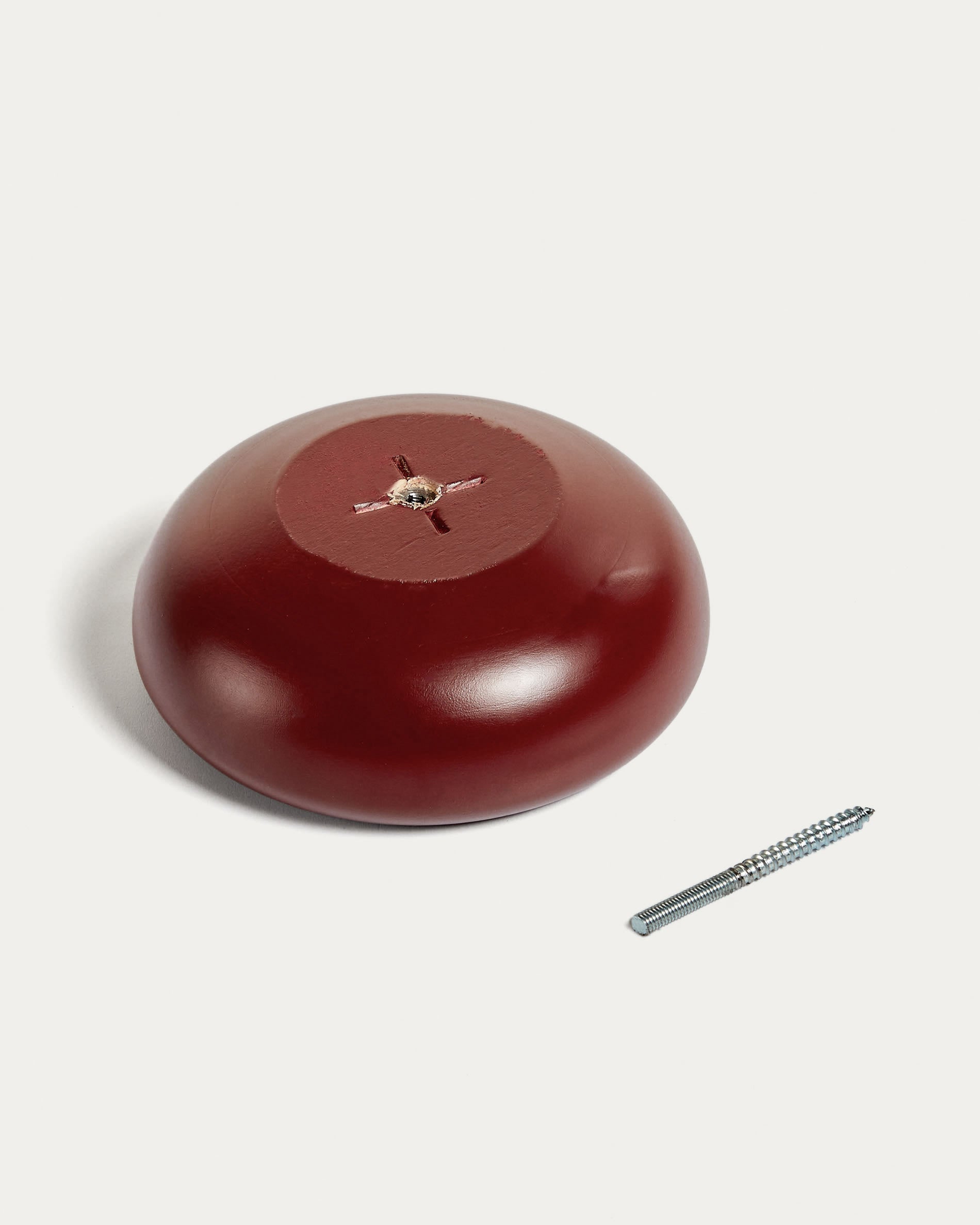 Set aus 3 Wandhaken aus massiver Buche mit weinrotem Finish, stilvoll und funktional, ideal für moderne Wohnräume.