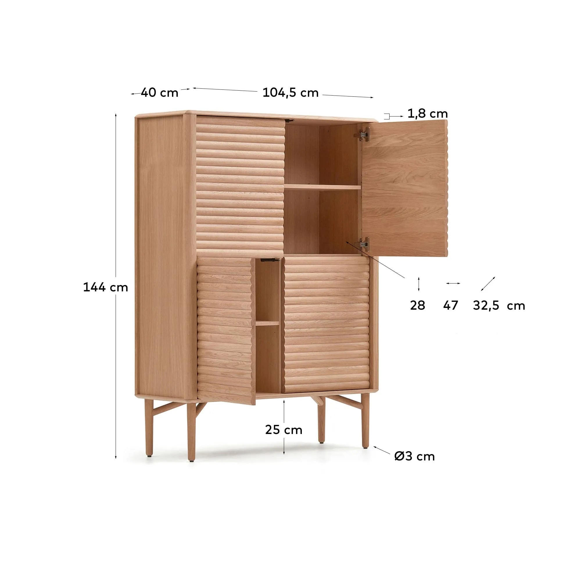 Das Lenon Highboard von Kave Home kombiniert edles Design mit Funktionalität, gefertigt aus nachhaltiger Eiche, ideal für stilvolle Ordnung.