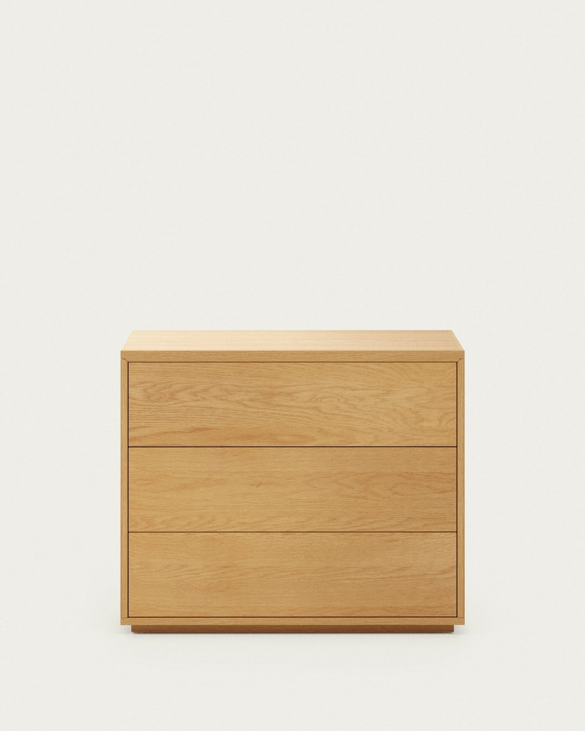 Abilen Kommode mit 3 Schubladen aus Eichenfurnier 90 x 75 cm FSC 100% in Natur präsentiert im Onlineshop von KAQTU Design AG. Kommode ist von Kave Home