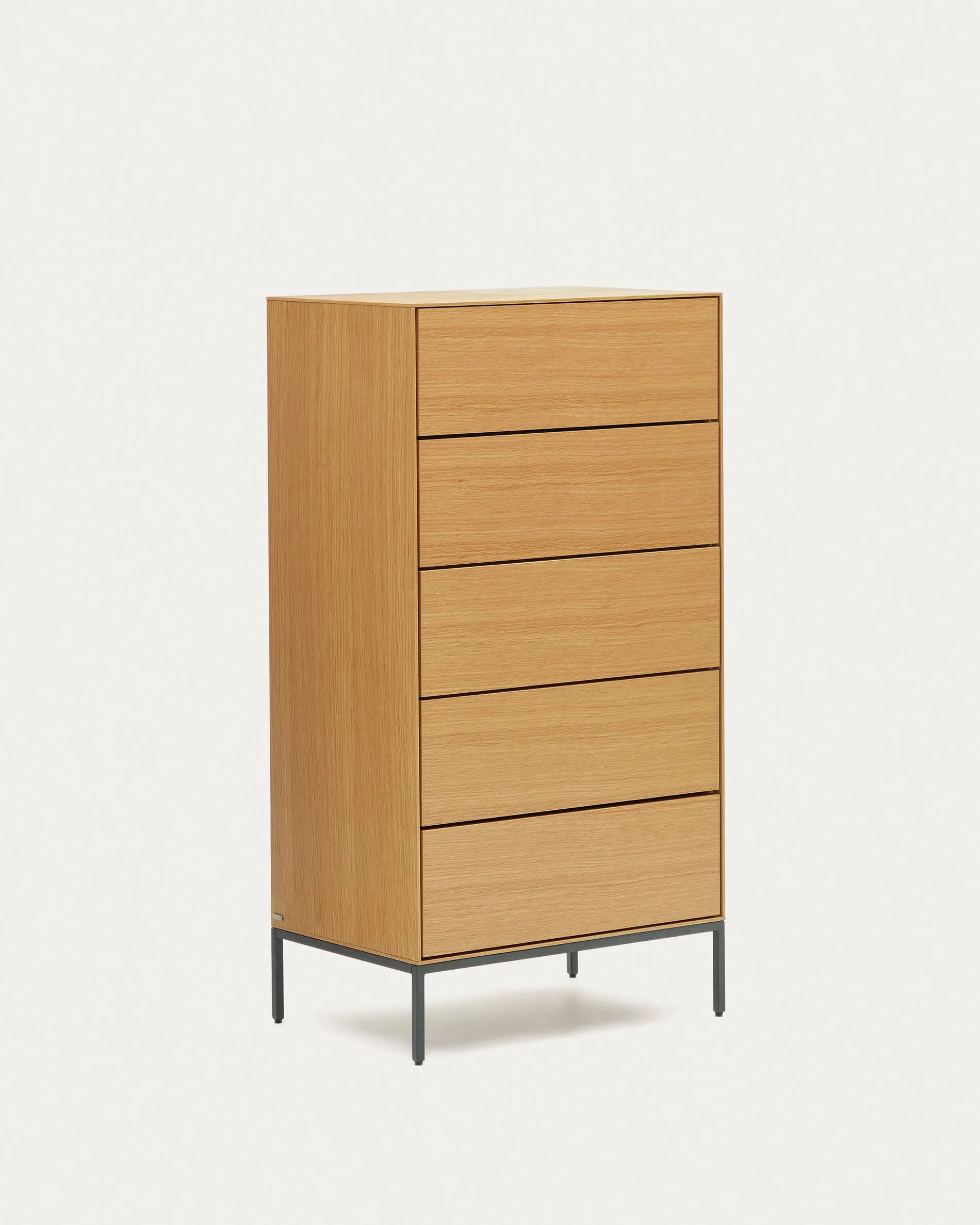 Elegante Kommode mit 5 Schubladen, Eichenfurnier und schwarzen Stahlbeinen, 60x114 cm, stilvoll und funktional.