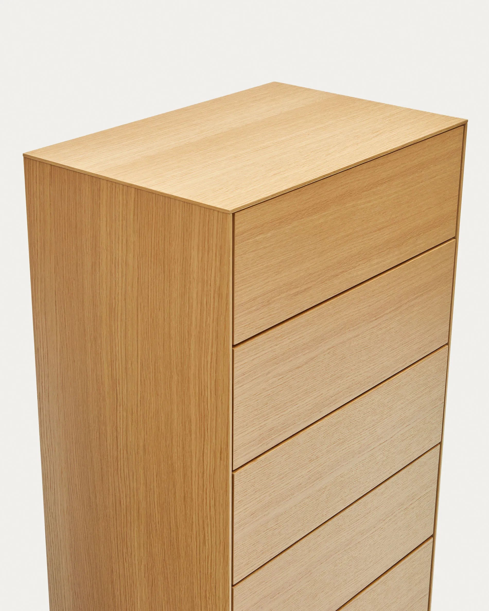 Elegante Kommode mit 5 Schubladen, Eichenfurnier und schwarzen Stahlbeinen, 60x114 cm, stilvoll und funktional.